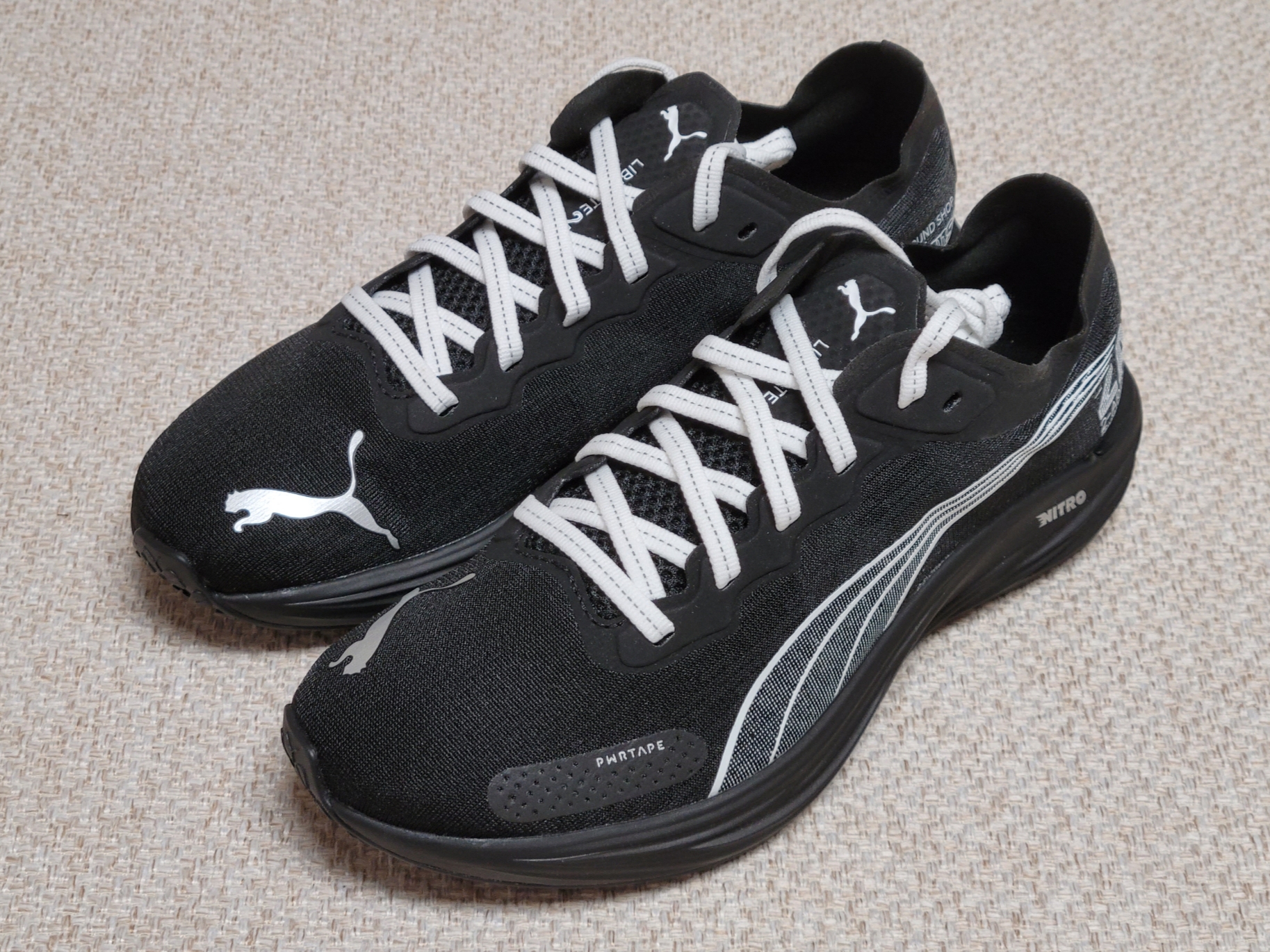 (W) Puma x Balansa Liberate Nitro 2 Black White 착용 스타일 - 3