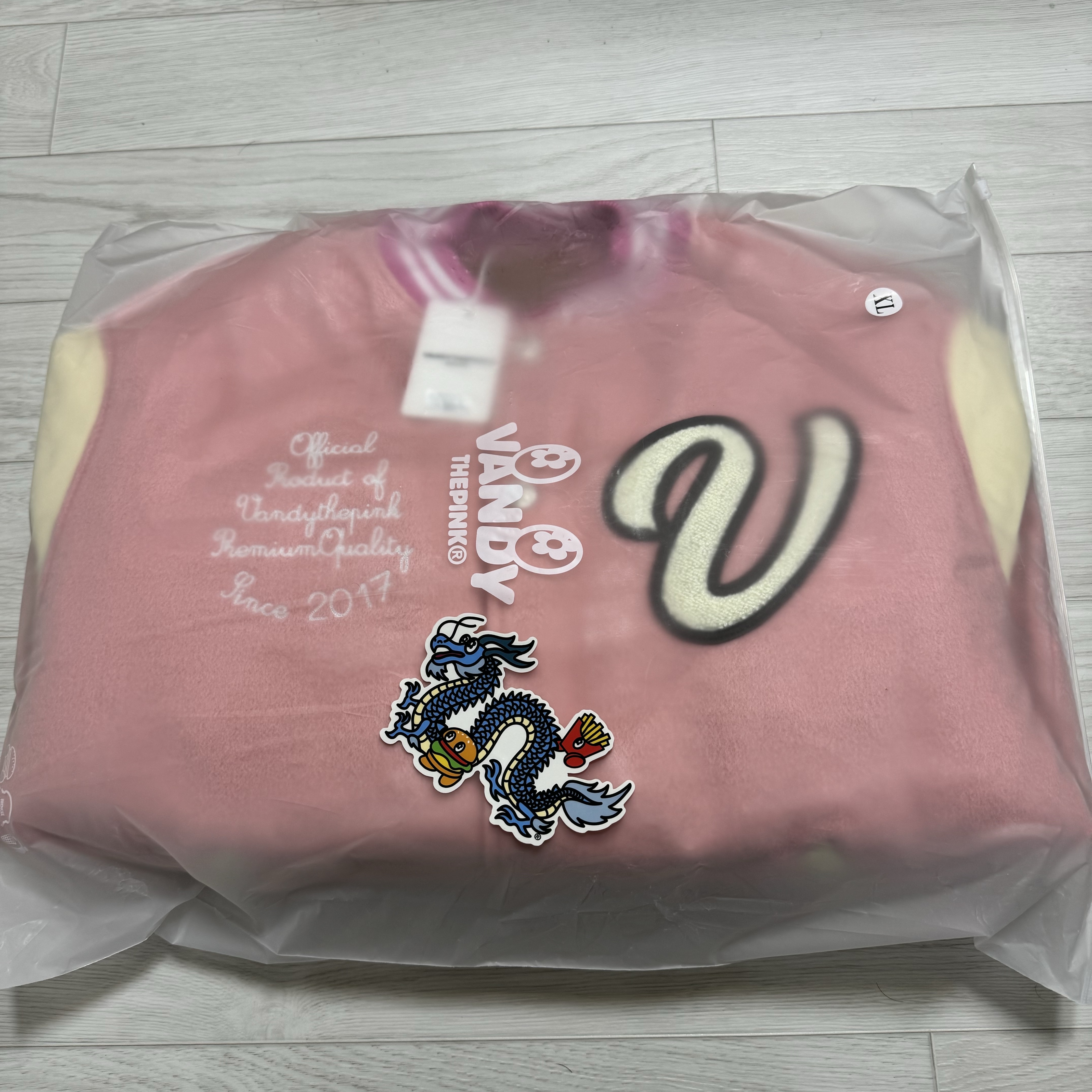 Vandy The Pink Sundae Varsity Jacket Pink 착용 스타일 - 2