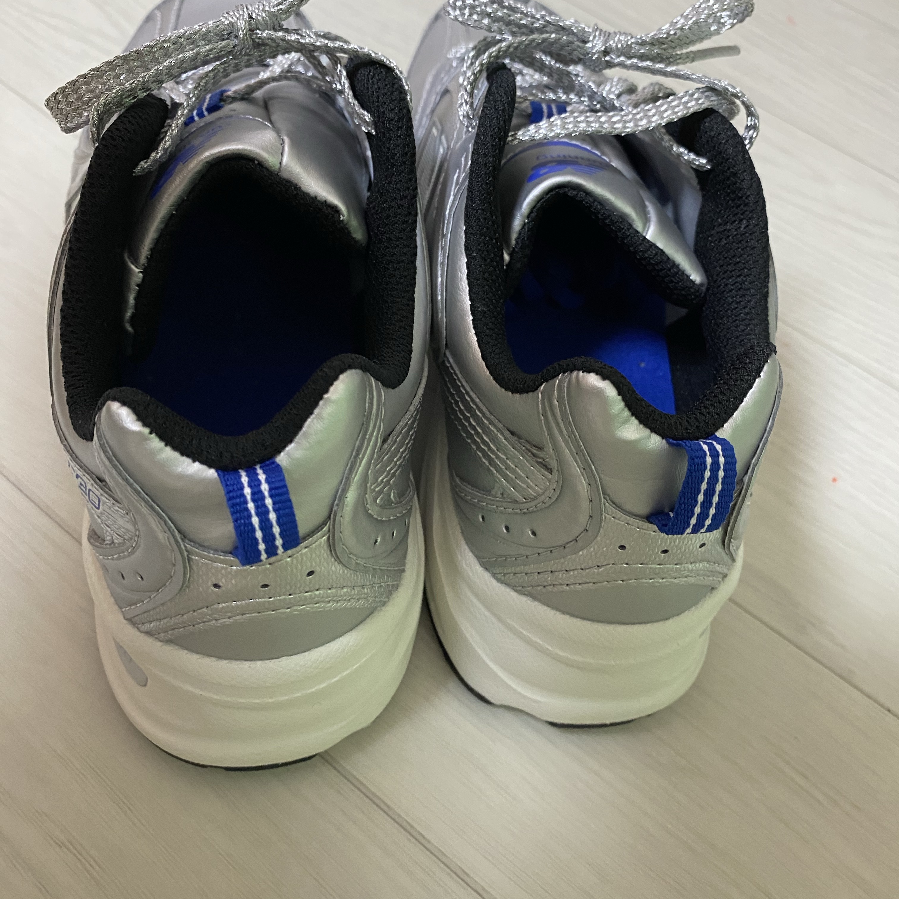 New Balance x Yeseyesee 530 Silver Royal Blue 착용 스타일 - 5