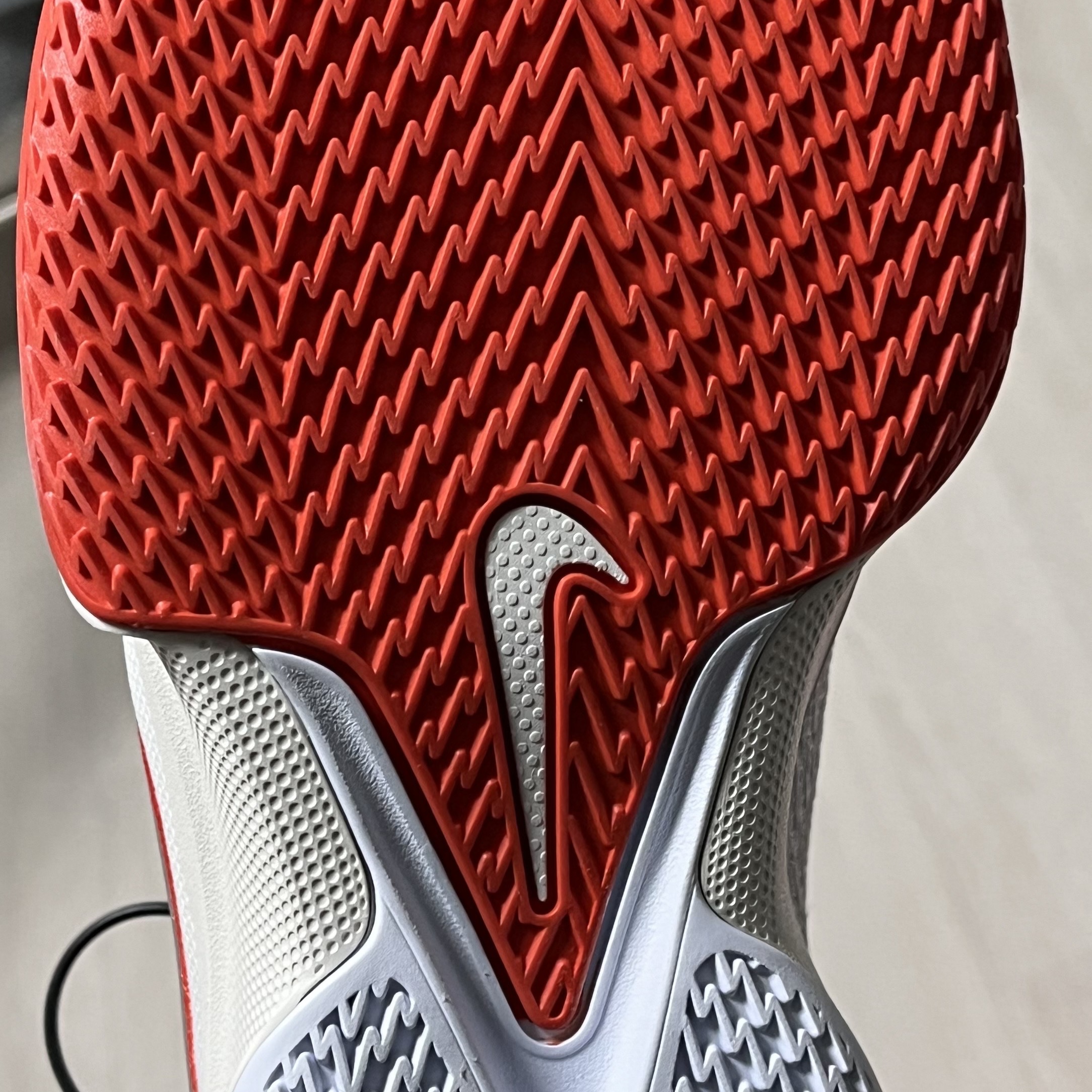 Nike Air Zoom GT Cut Academy EP Summit White Picante Red 착용 스타일 - 4