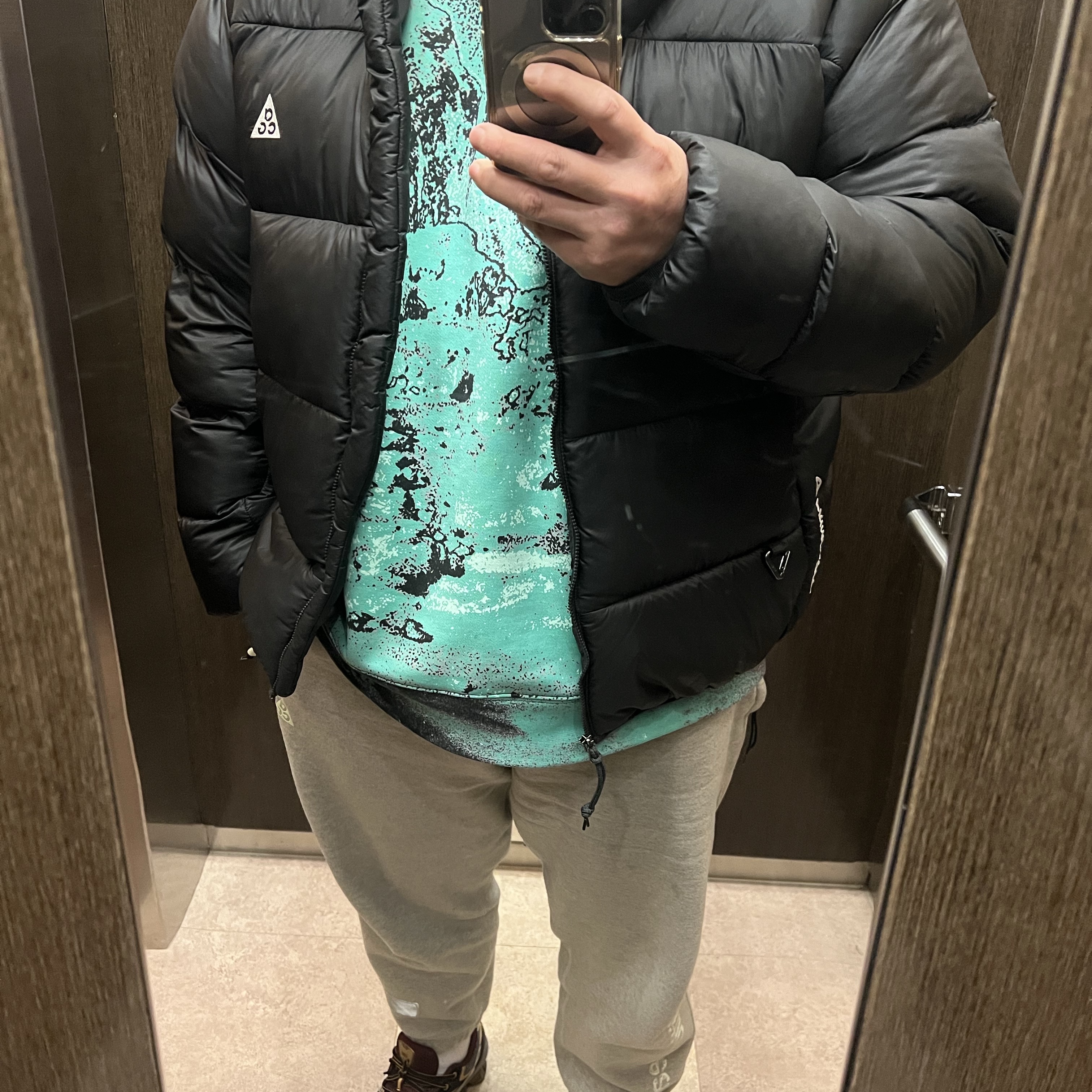 Nike ACG Therma Fit Crew Fleece AOP Sweatshirt Light Menta - US/EU, Nike ACG Therma-Fit ADV Lunar Lake Puffer Jacket Black - Asia 착용 스타일