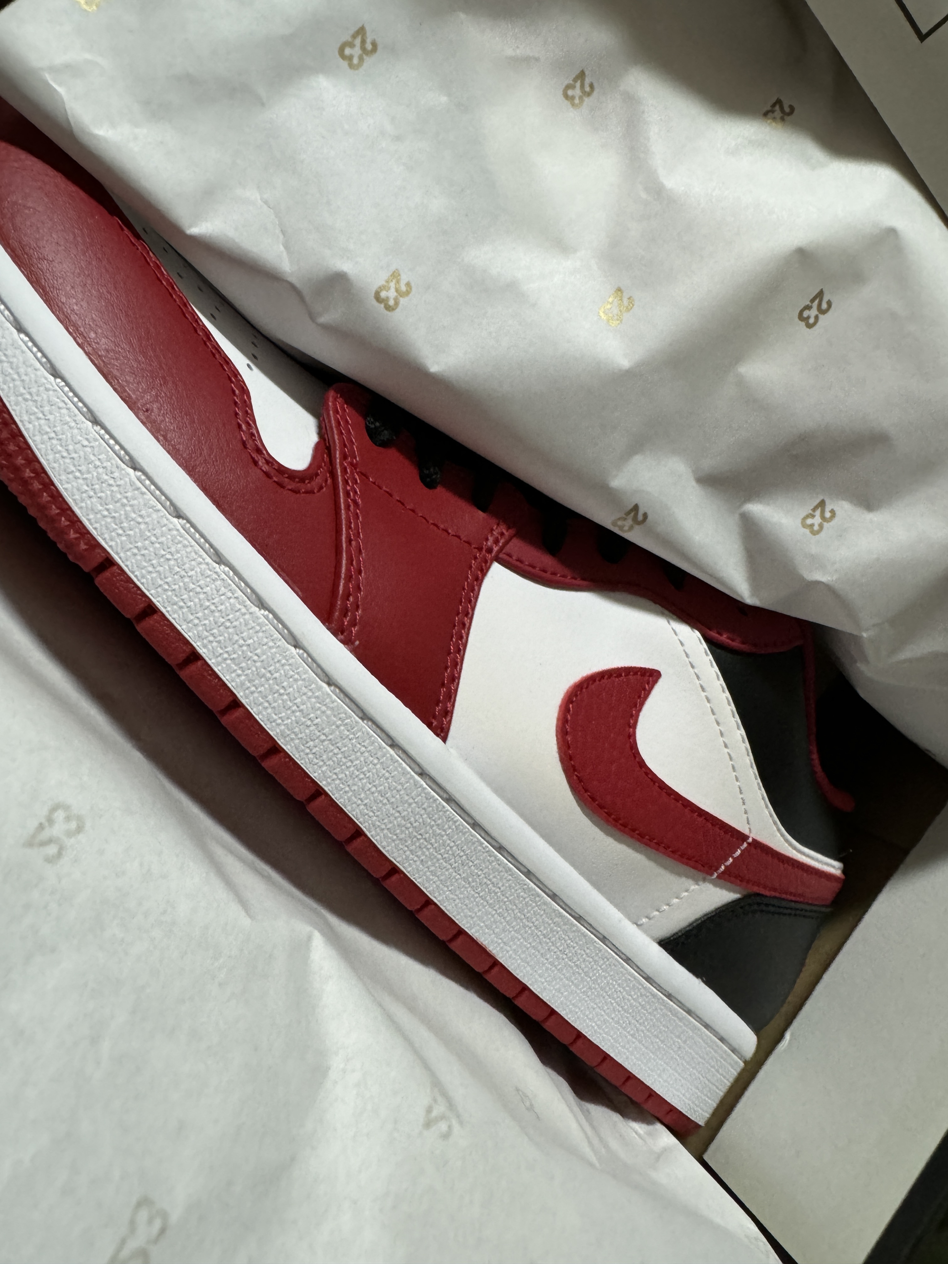 Jordan 1 Low White Gym Red Black 착용 스타일