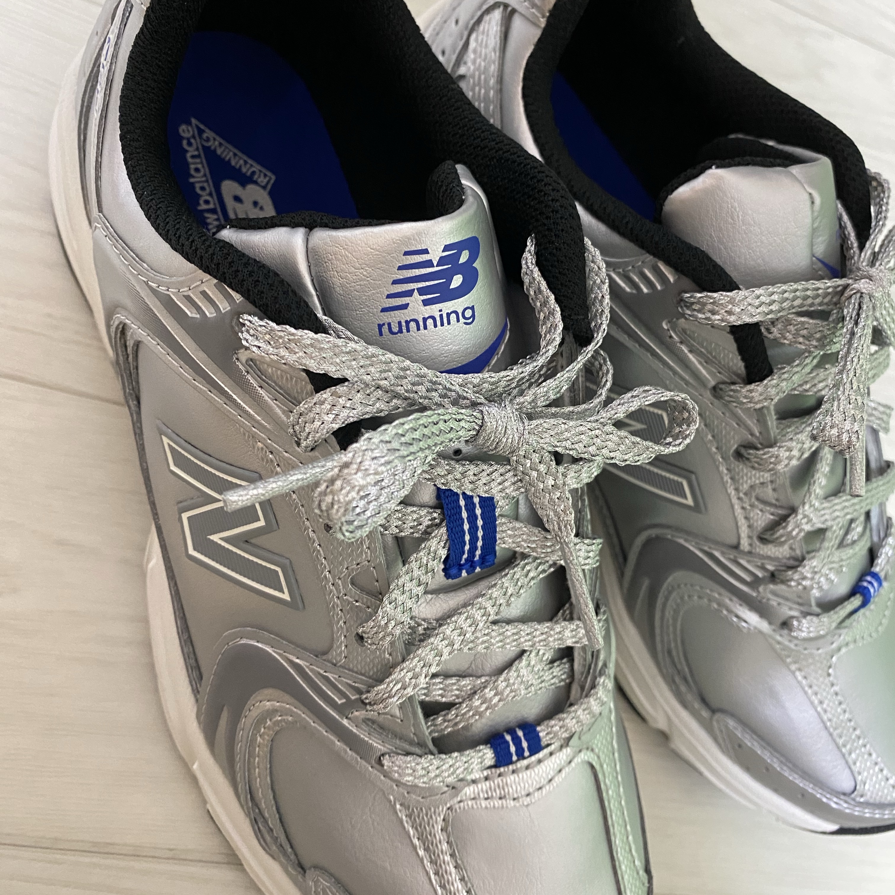 New Balance x Yeseyesee 530 Silver Royal Blue 착용 스타일 - 1