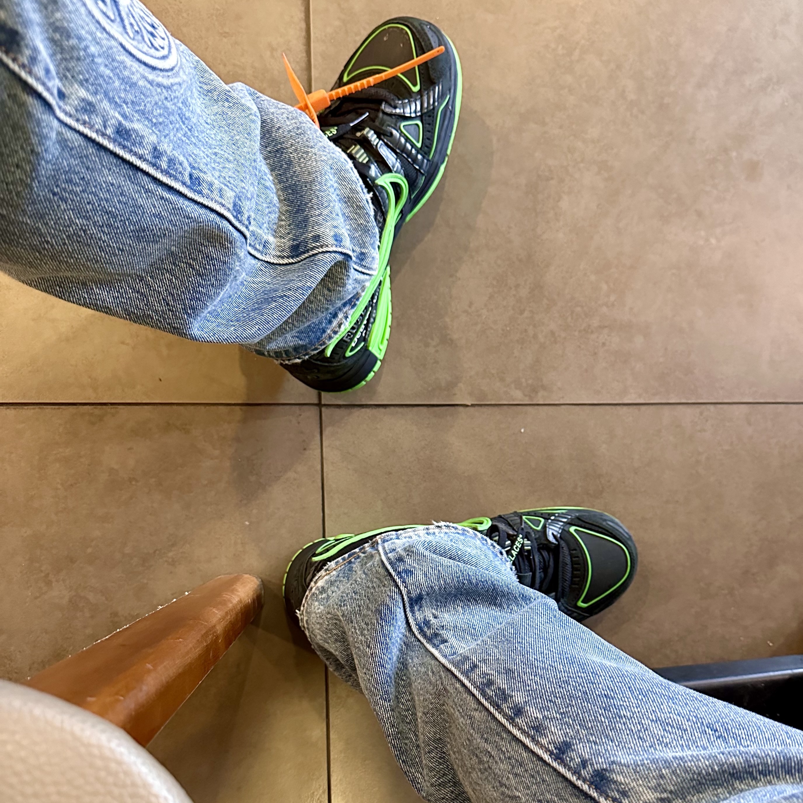 Stussy x Levi's Embossed 501 Jean Indigo, Nike x Off-White Air Rubber Dunk Green Strike 착용 스타일