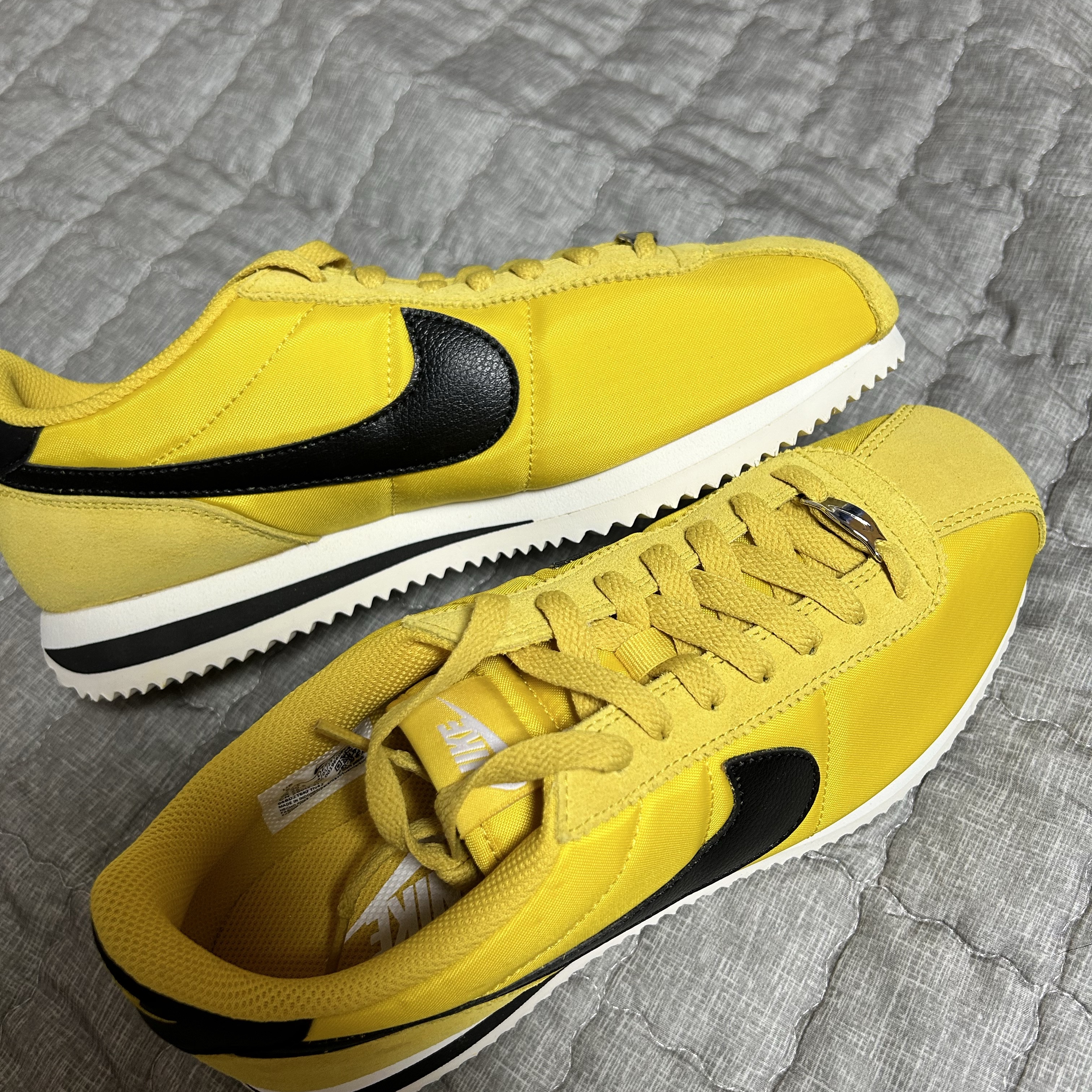 (W) Nike Cortez Vivid Sulfur 착용 스타일 - 3