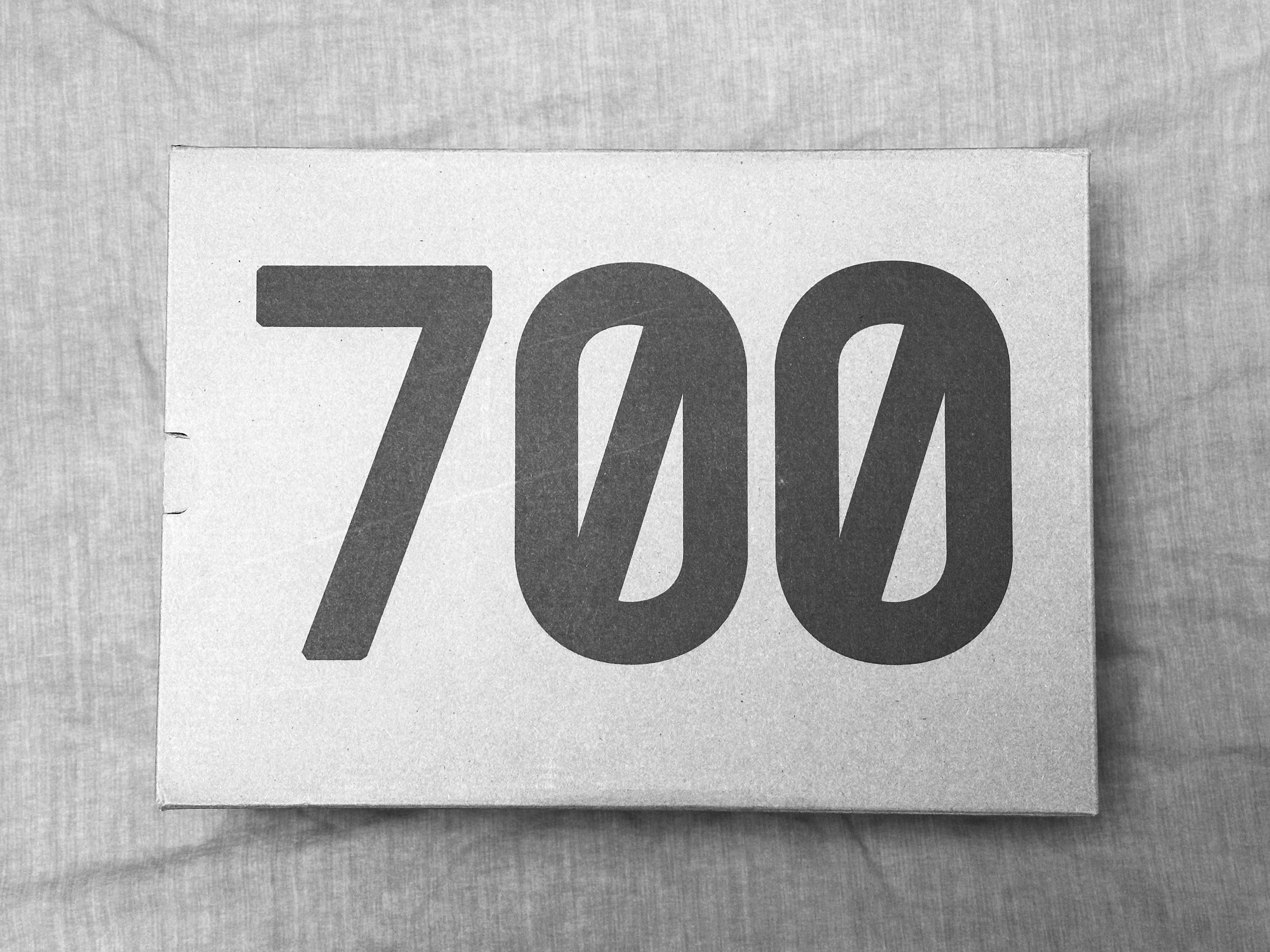 Adidas Yeezy Boost 700 V2 Cream 착용 스타일