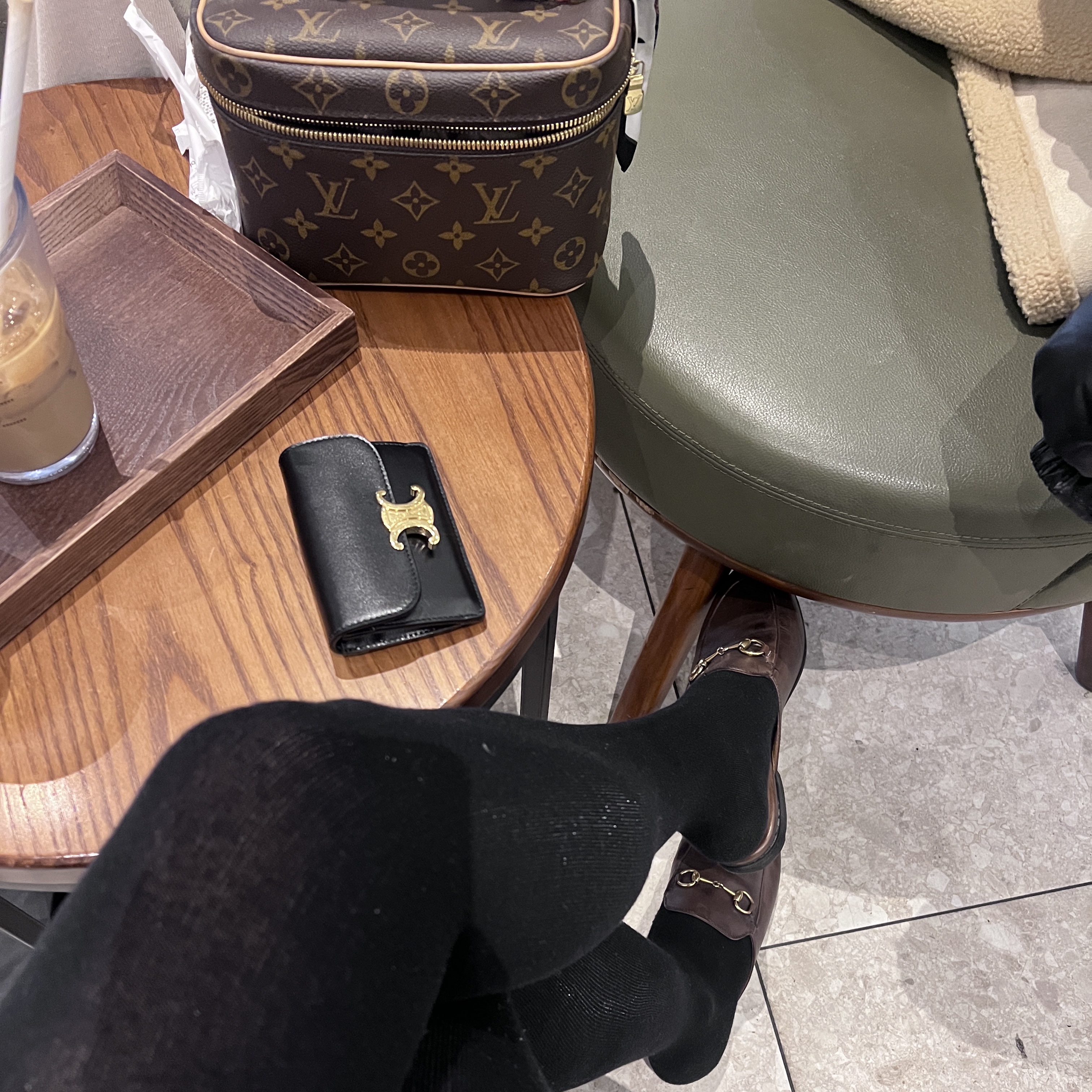 Celine Card Holder with Flap in Shiny Calfskin Black, (W) Gucci Princetown Leather Slipper Black 착용 스타일
