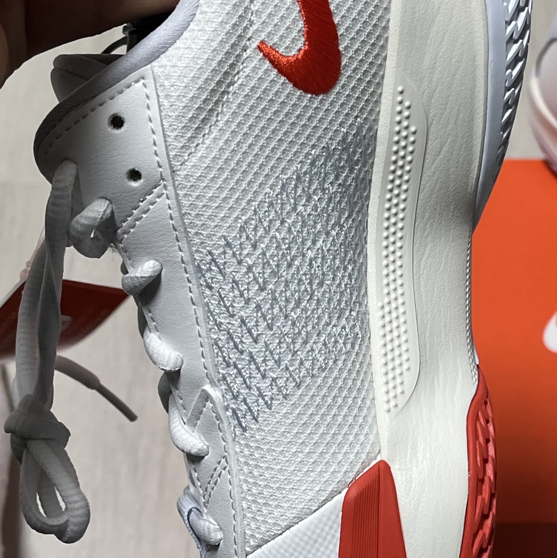 Nike Air Zoom GT Cut Academy EP Summit White Picante Red 착용 스타일 - 3