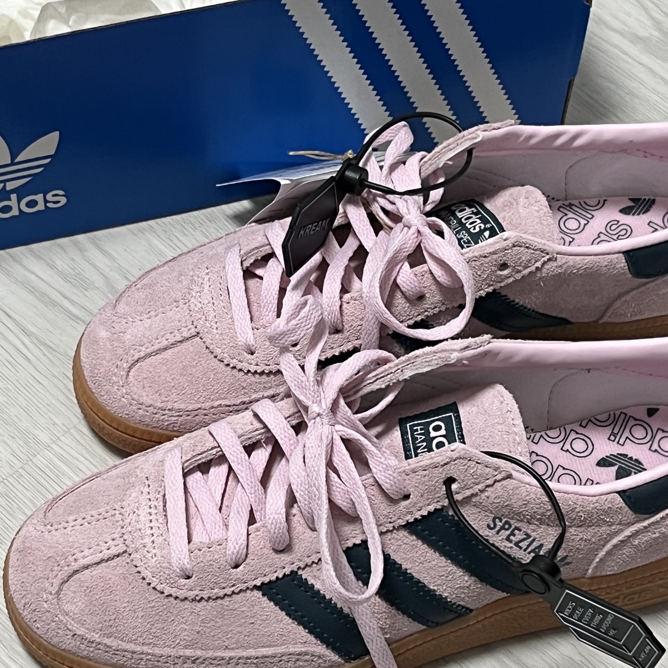 (W) Adidas Spezial Handball Clear Pink 착용 스타일 - 1