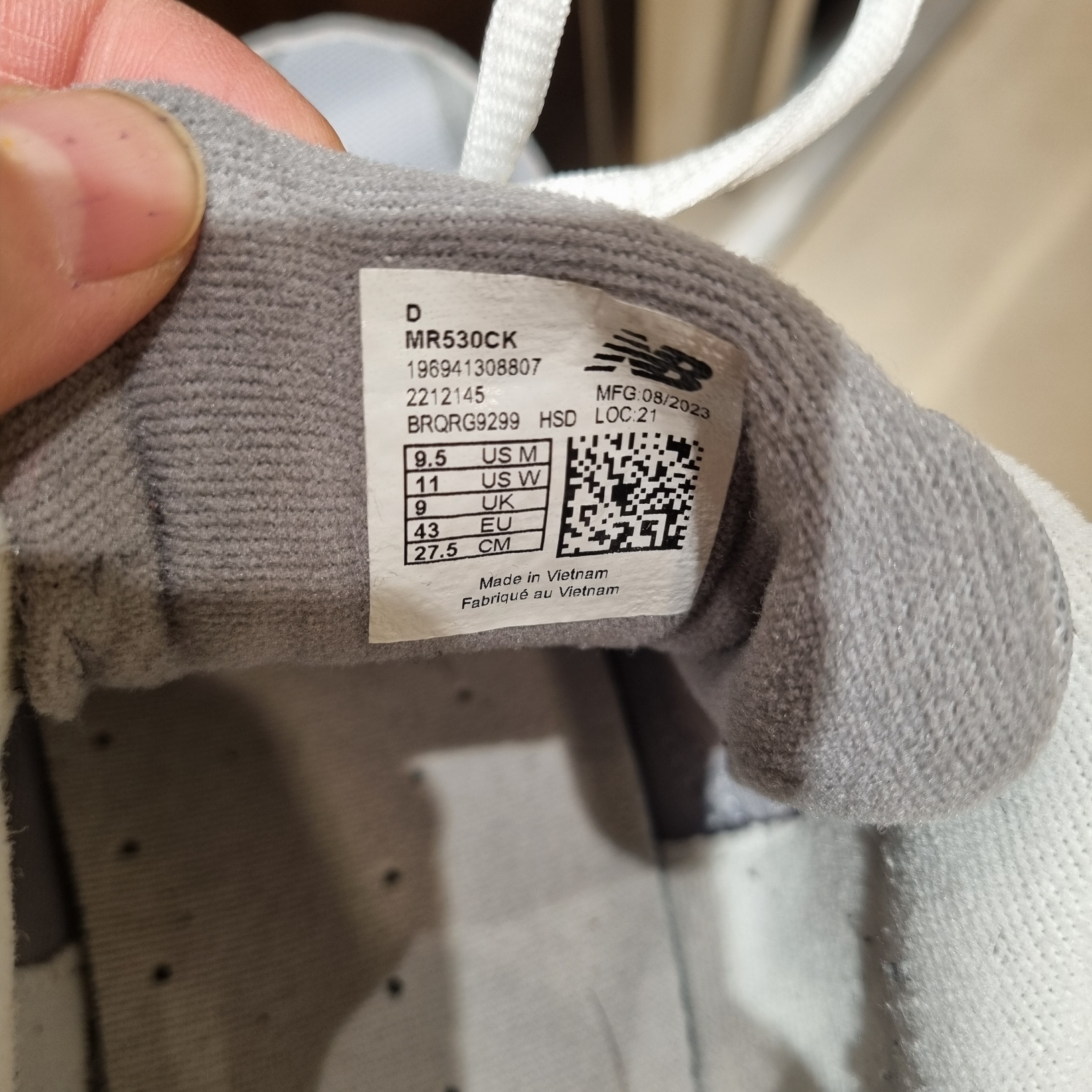 New Balance 530 Grey 착용 스타일