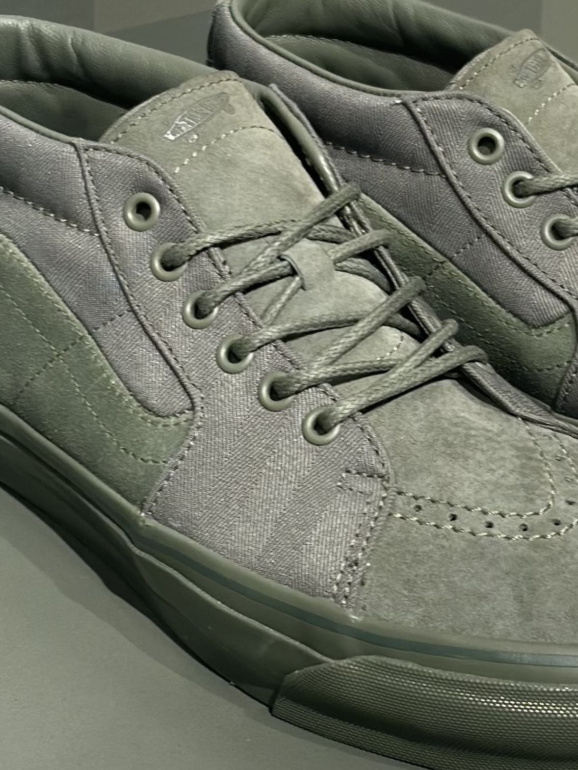 Vans TDC Sk8-Mid Reissue 83 MG LX Olive 착용 스타일 - 3