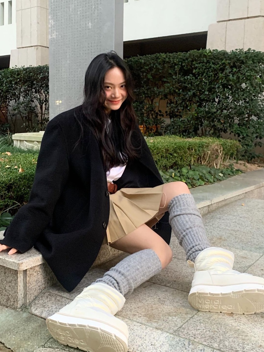 Mardi Mercredi Les Pompes Women Hiver Padding Oblique Boots White, Mardi Mercredi Les Pompes Women Hiver Padding Oblique Boots Black 착용 스타일