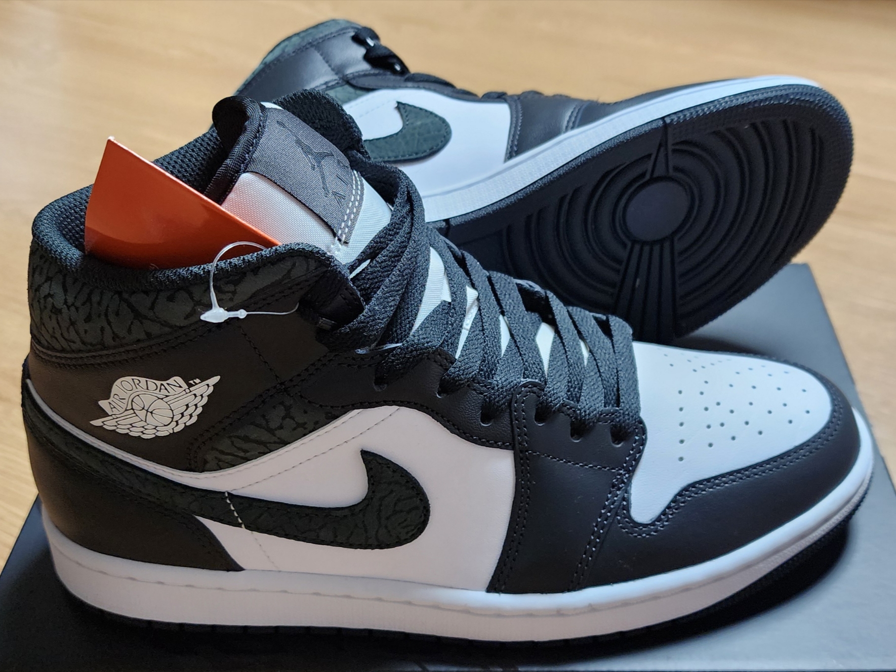 Jordan 1 Mid SE Off Noir Black White 착용 스타일