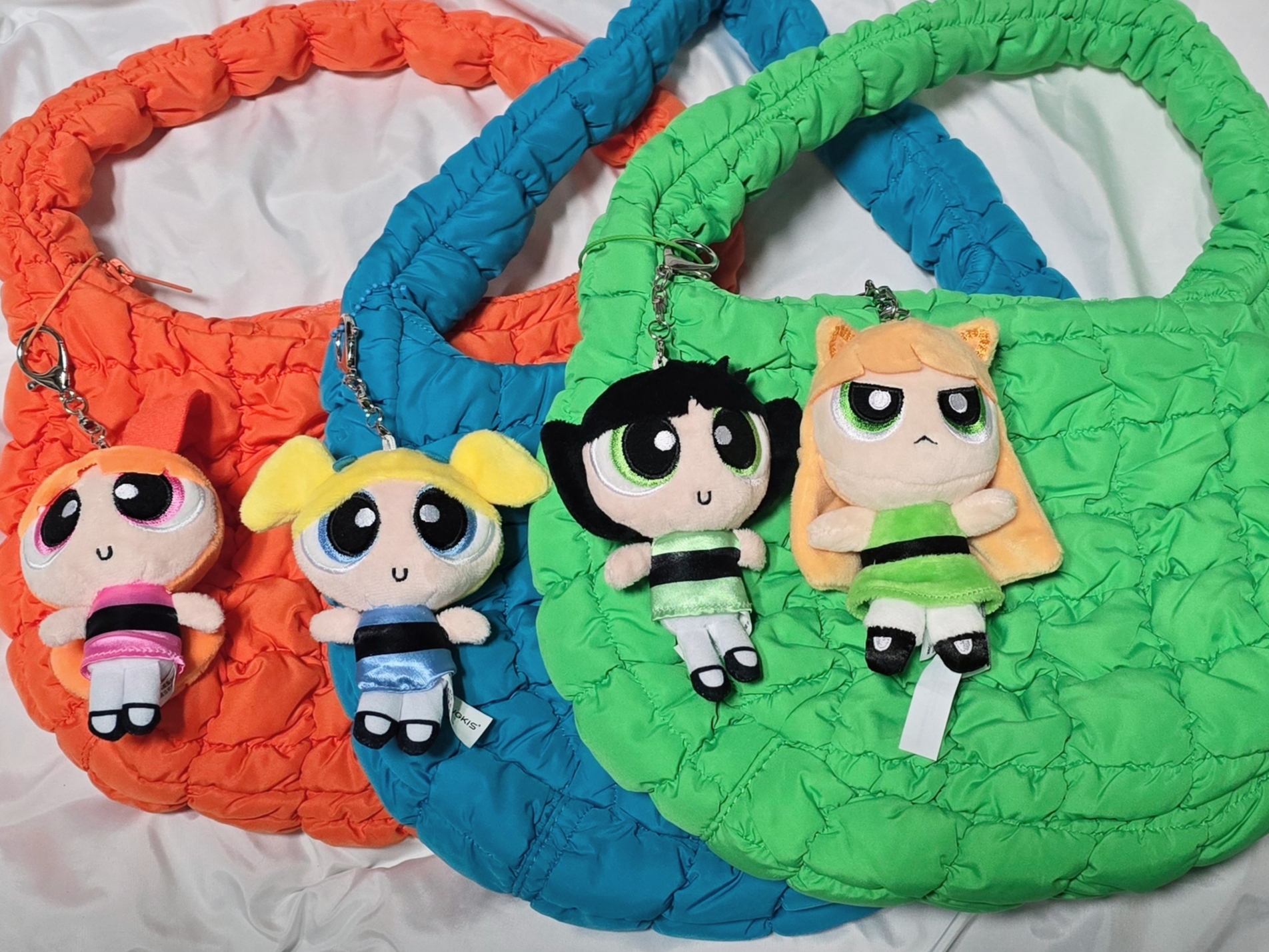 COS Quilted Mini Bag Bright Turquoise, Newjeans x The Powerpuff Girls Bag Charm Haerin 착용 스타일