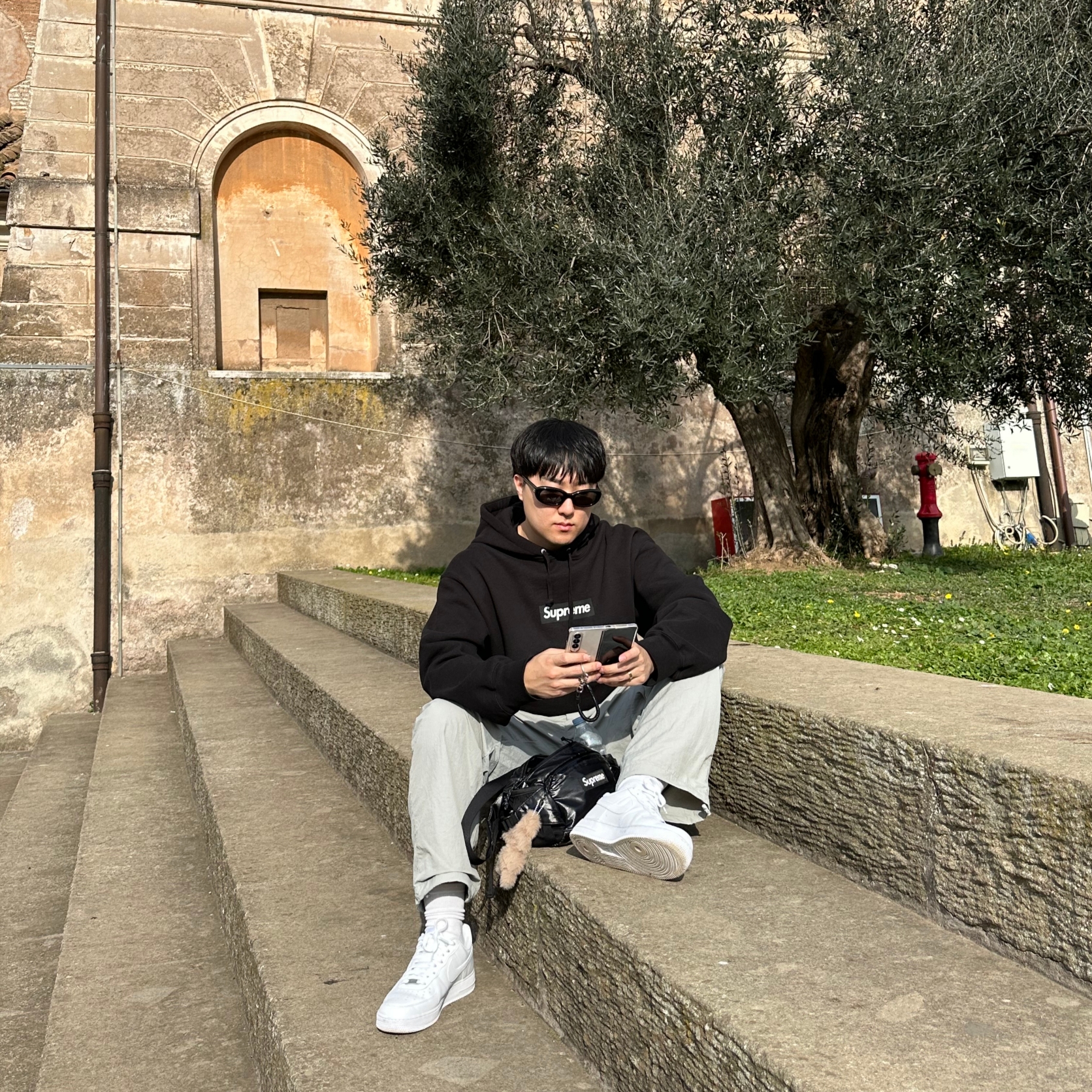 Supreme Seoul Box Logo Hooded Sweatshirt Black - 23FW, Nike Air Force 1 '07 Low White 착용 스타일