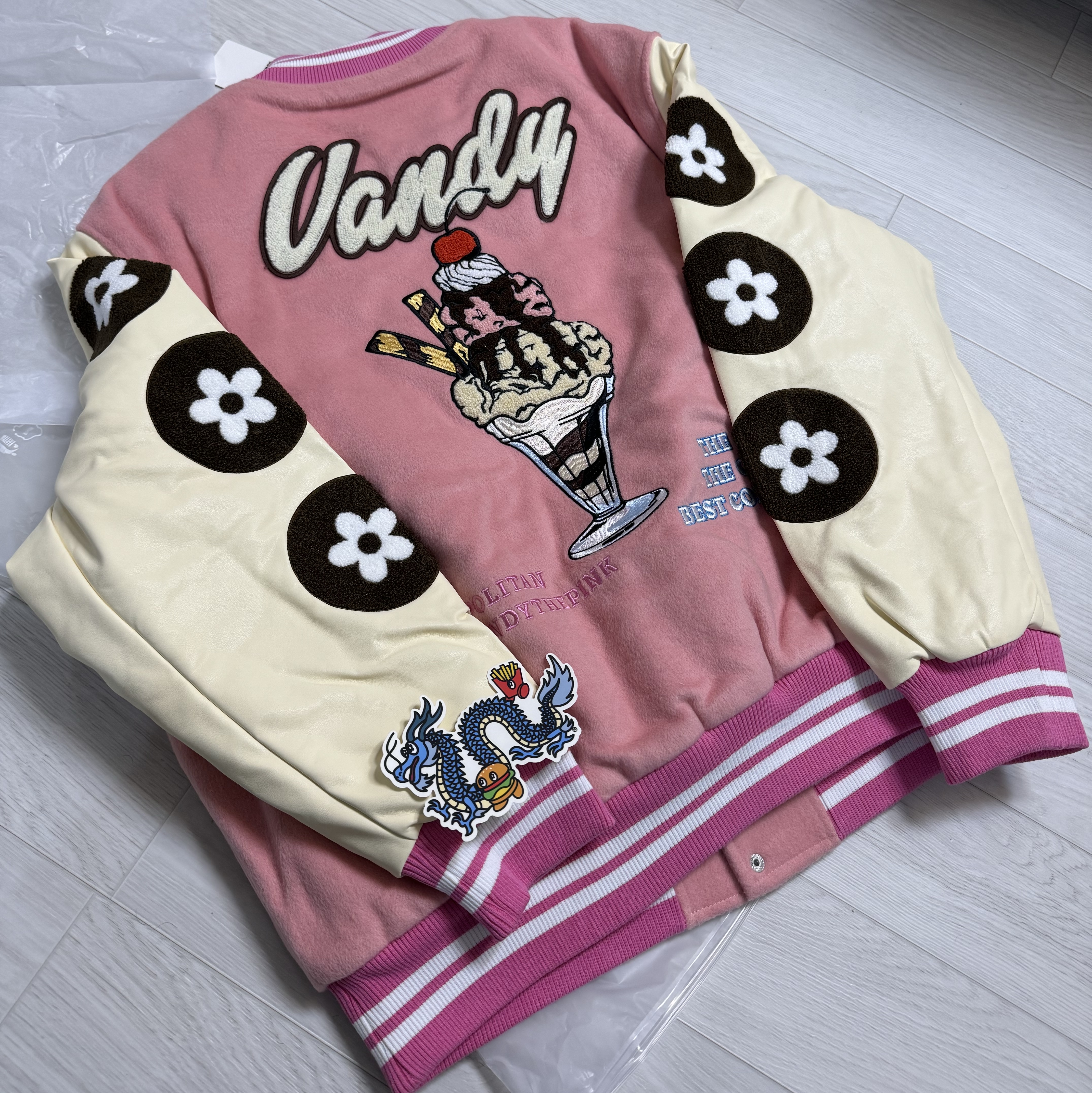 Vandy The Pink Sundae Varsity Jacket Pink 착용 스타일 - 3