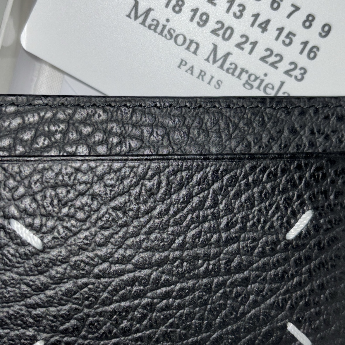 Maison Margiela Four Stitch Card Holder Black 착용 스타일