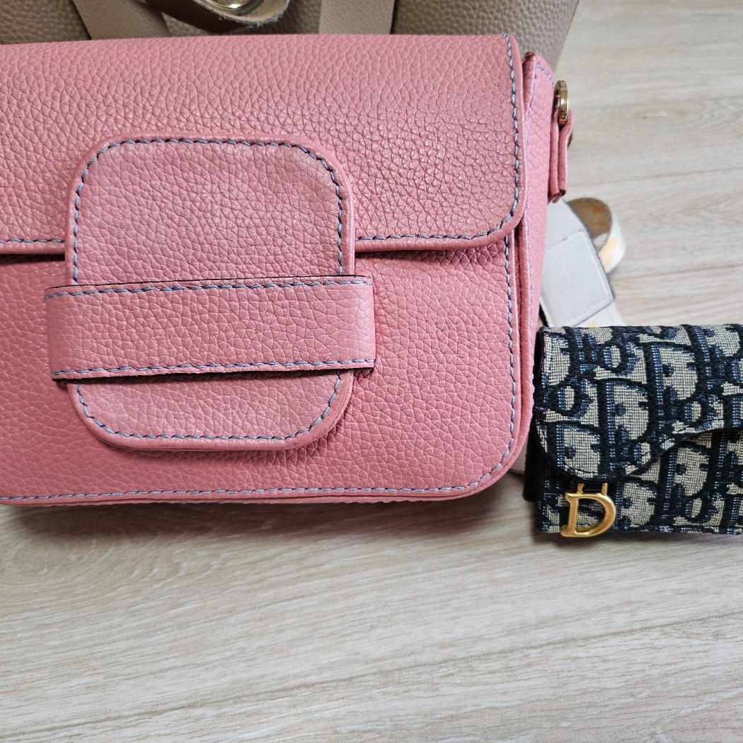 Dior Saddle Flap Card Holder Blue Dior Oblique Jacquard 착용 스타일