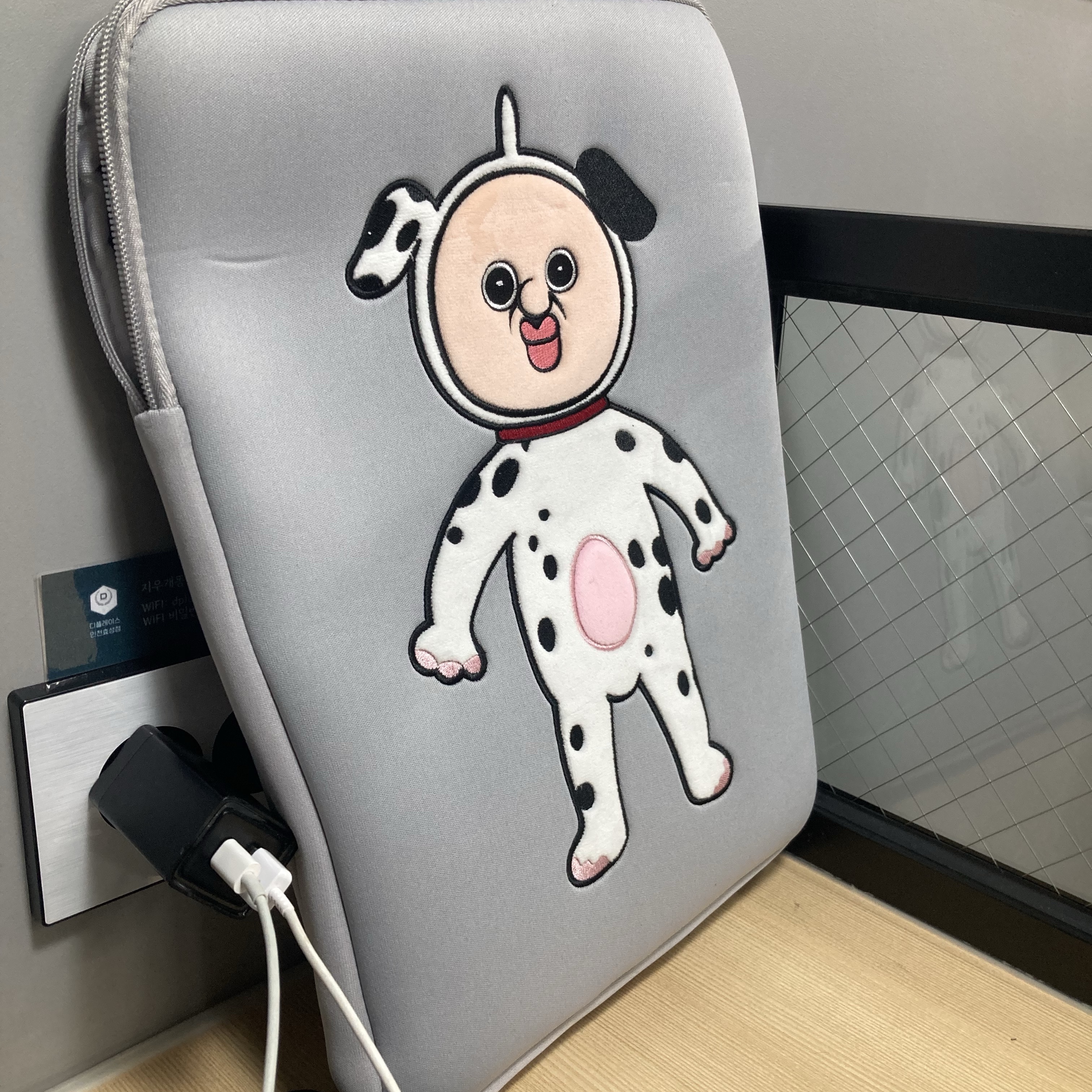 Bbangbbang Dalmatian 12.9-inch Ipad Pouch 착용 스타일