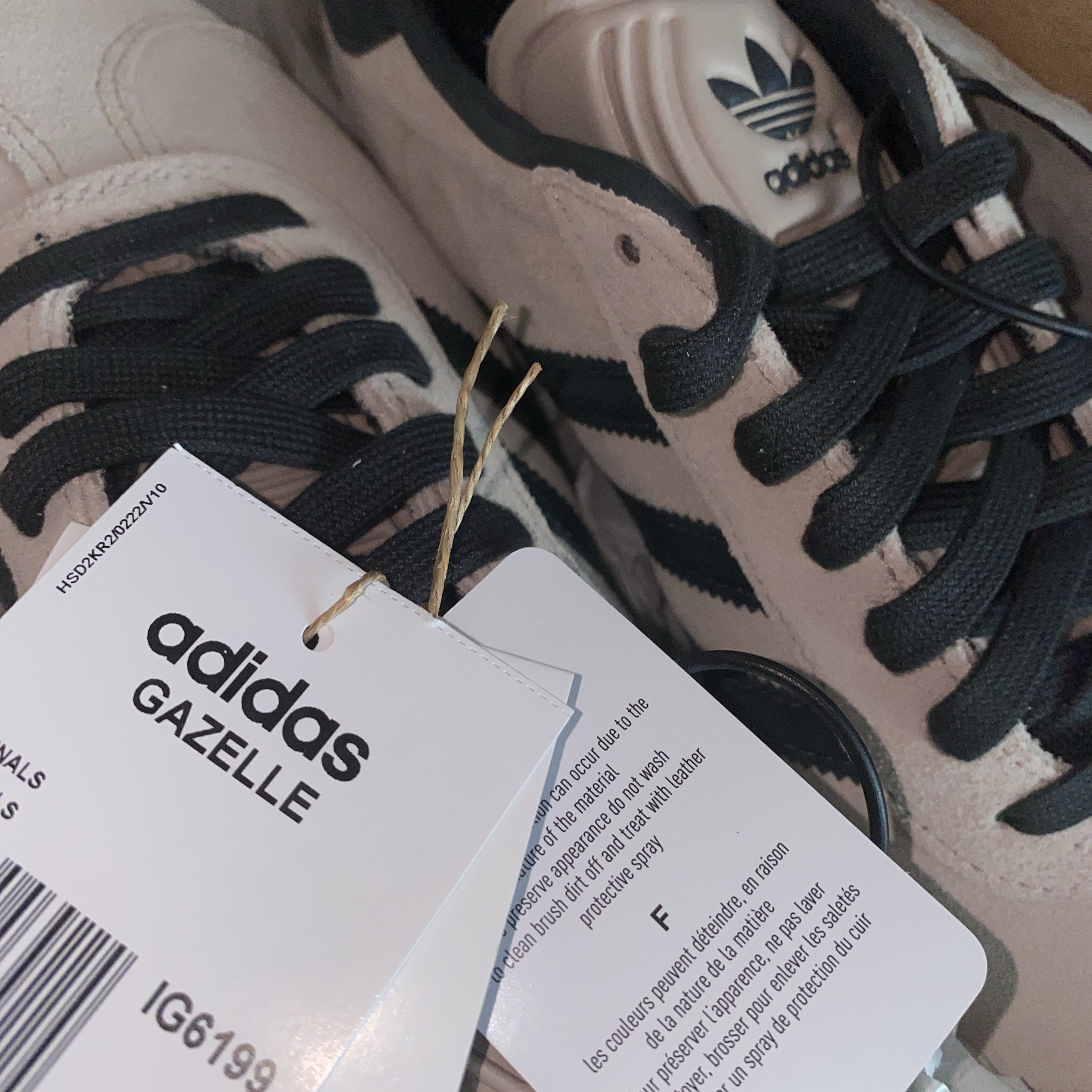 Adidas Gazelle Wonder Taupe Night Indigo 착용 스타일