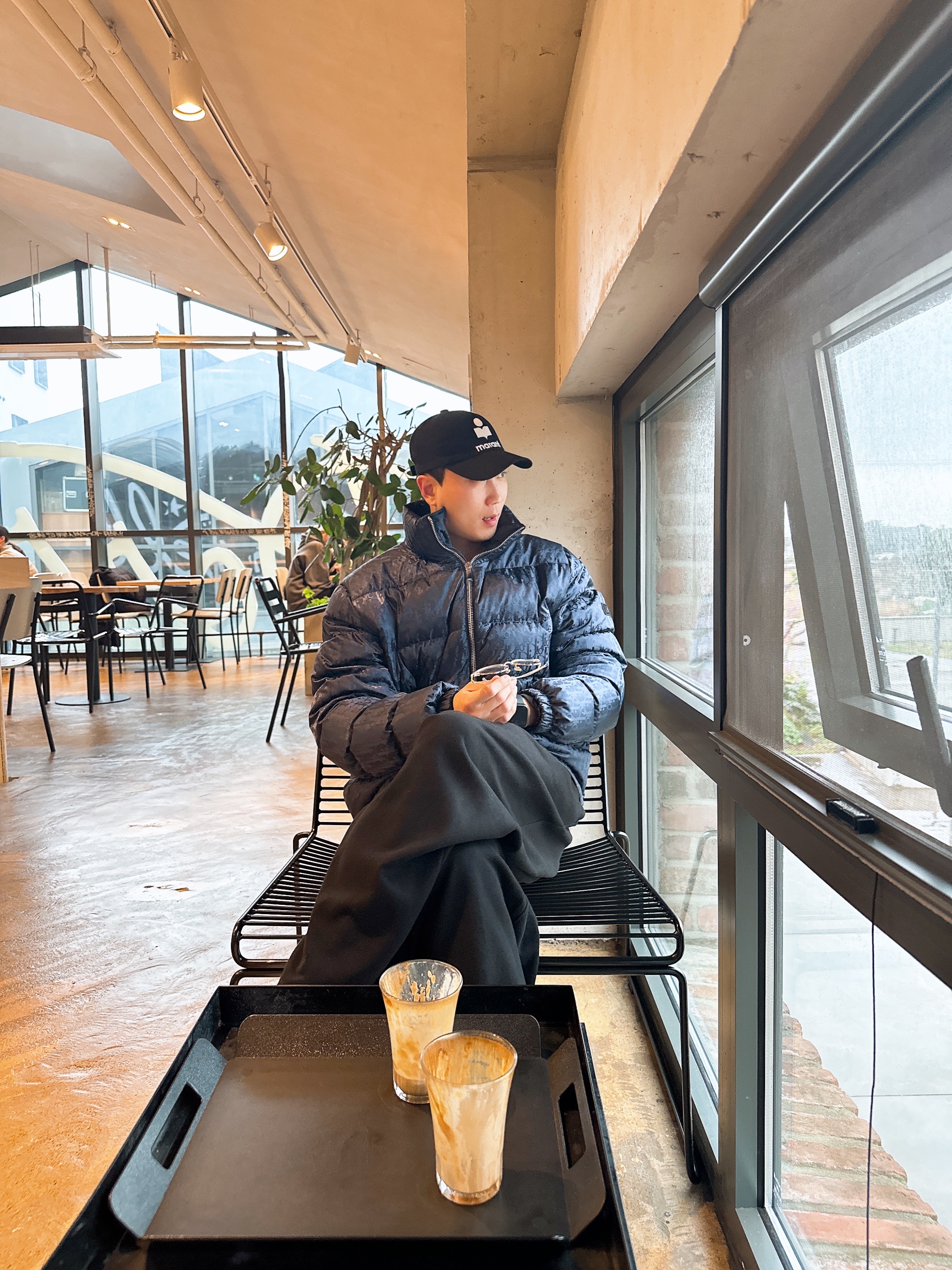Isabel Marant Tyronyh Cap Black Ecru, Dior Oblique Down Jacket Navy Blue Technical Jacquard 착용 스타일