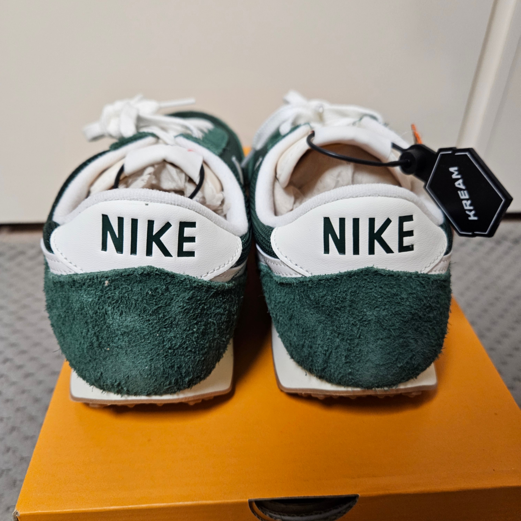 (W) Nike Daybreak Vintage Fir Coconut Milk 착용 스타일 - 3