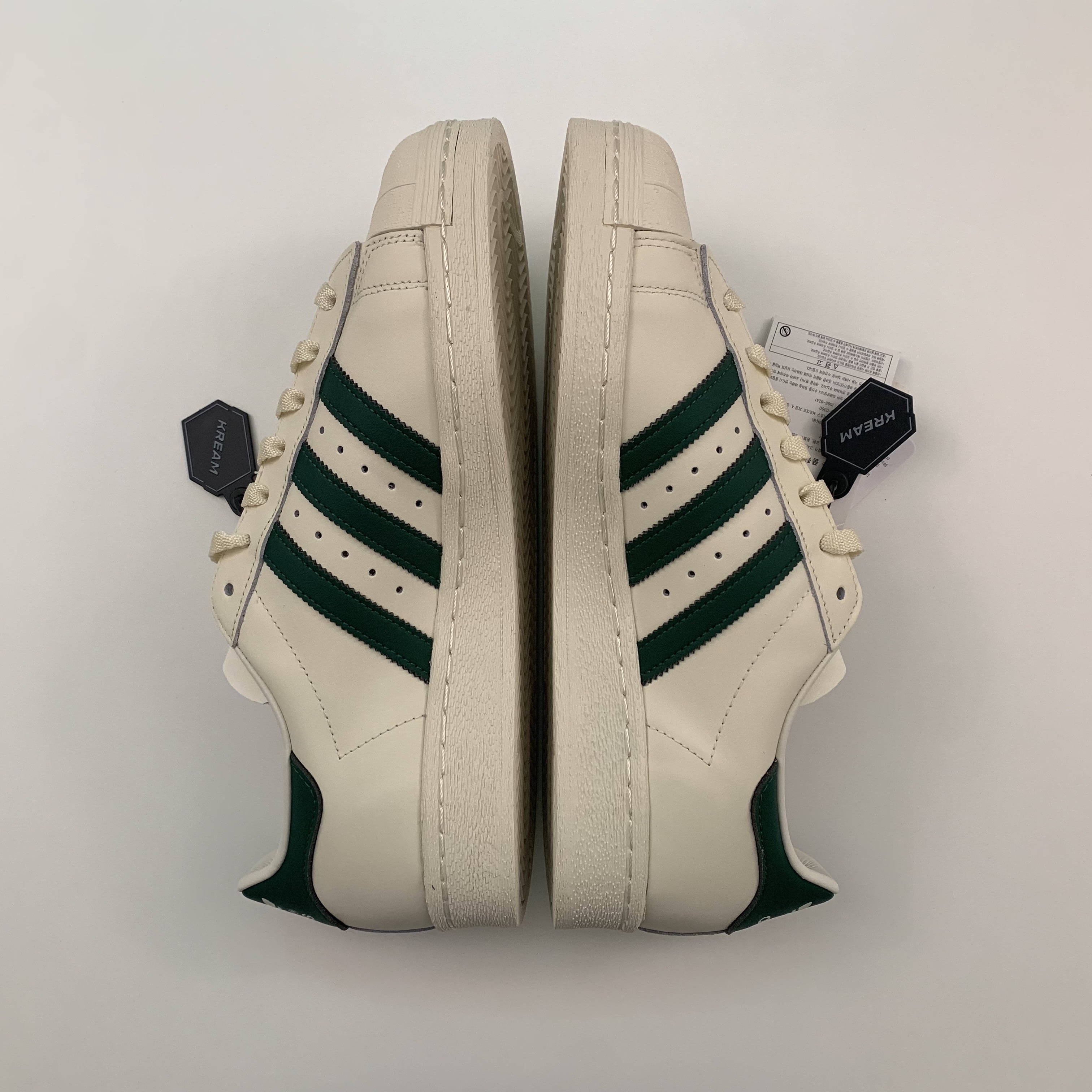Adidas Superstar 82 Off White Dark Green 착용 스타일 - 2