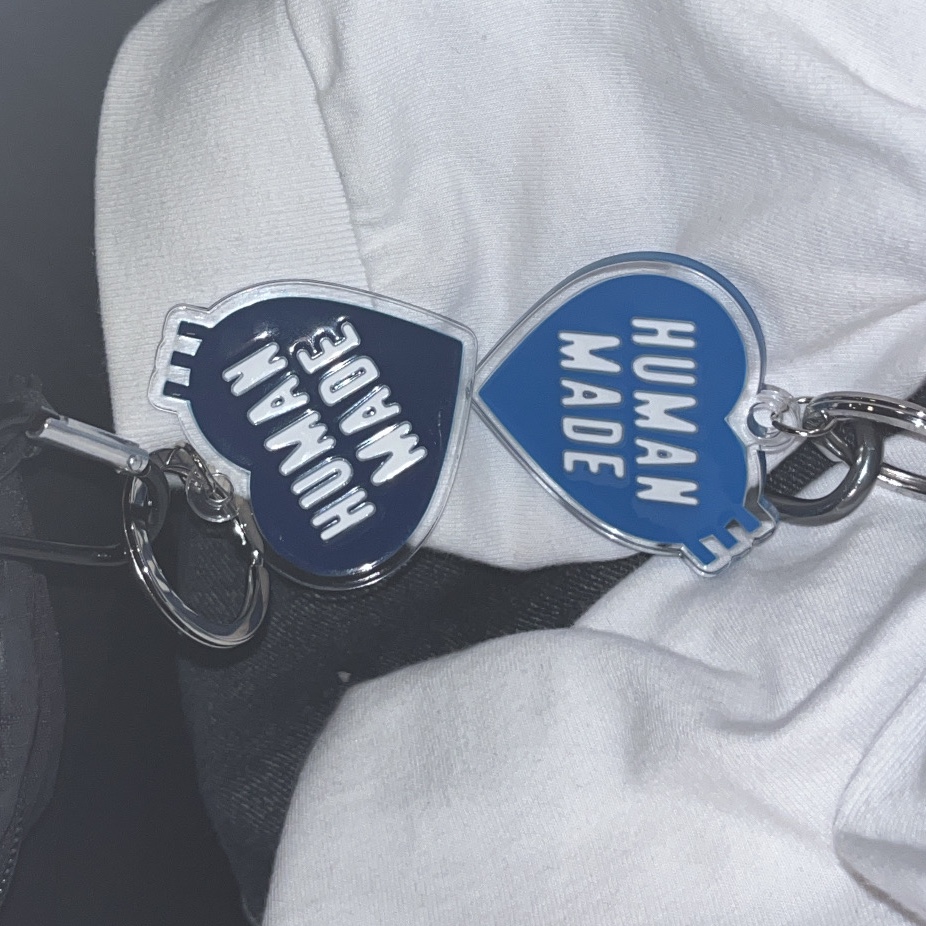 Human Made Heart Keyring Navy, Human Made Acrylic Heart Keyring Blue 착용 스타일