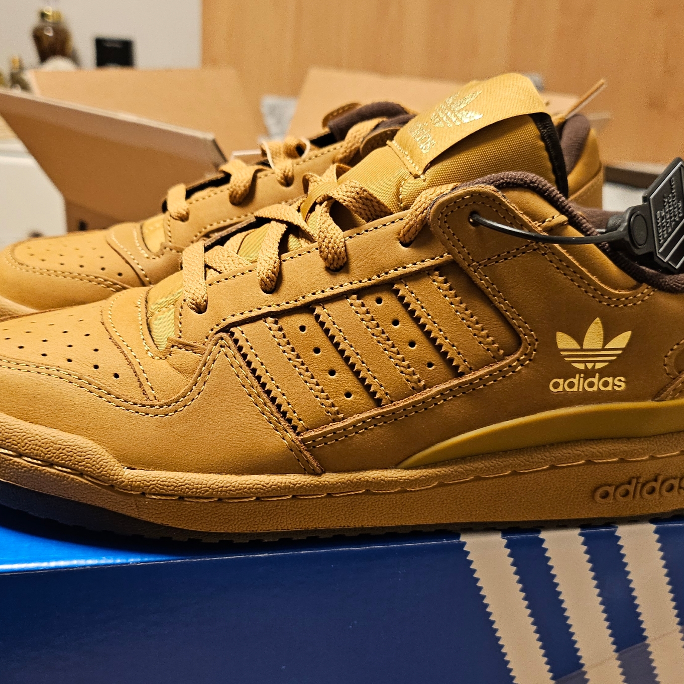 Adidas Forum Low Classic Brown 착용 스타일 - 3