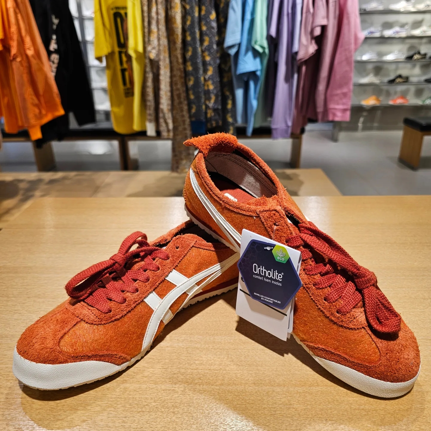 Onitsuka Tiger Mexico 66 Rust Red Cream 착용 스타일 - 3