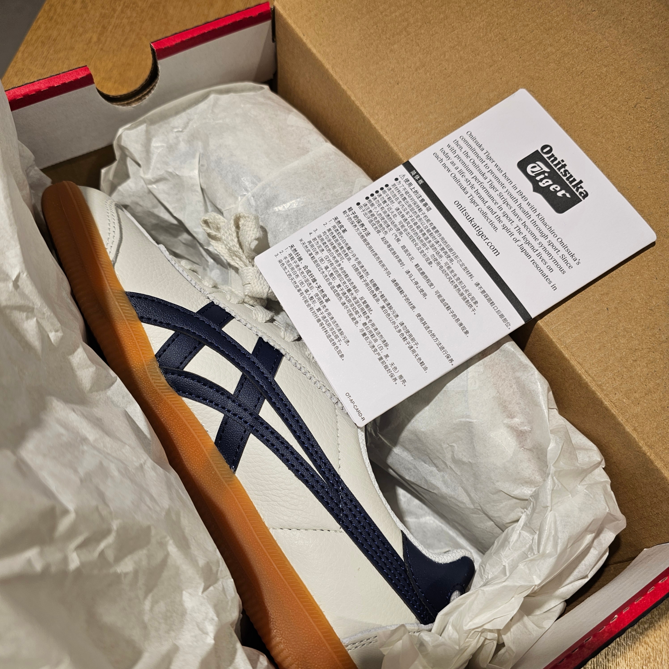 Onitsuka Tiger Tokuten White Navy 착용 스타일 - 1