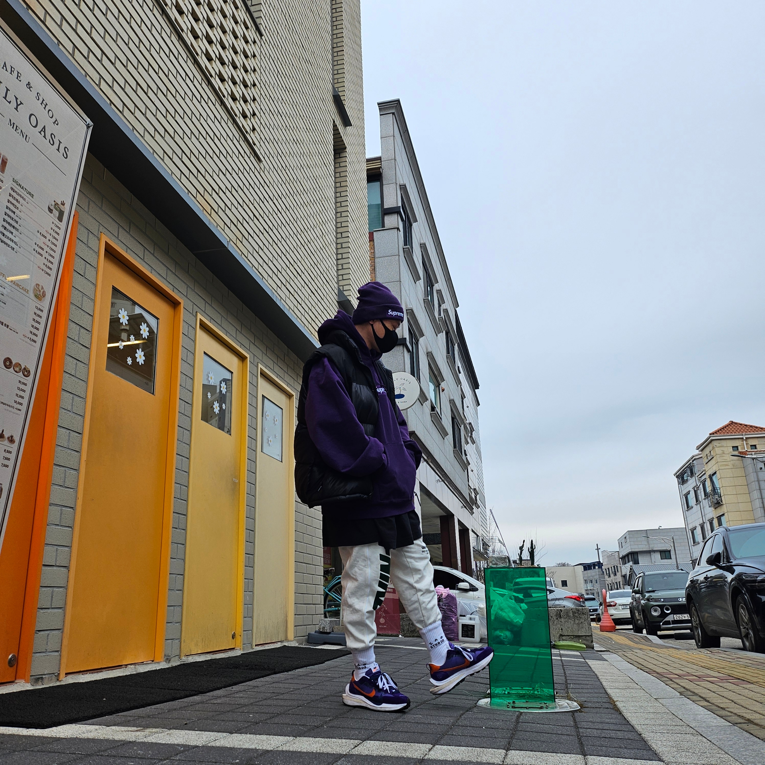 Supreme New Era Box Logo Beanie Dark Purple - 23FW, Supreme Box Logo Hooded Sweatshirt Dark Purple - 23FW 착용 스타일 - 1