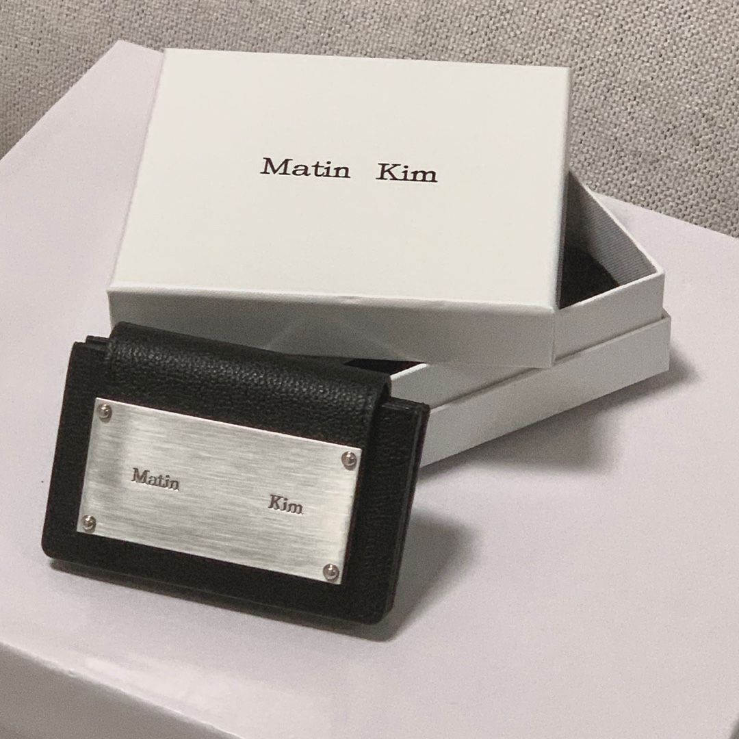 Matin Kim Accordion Wallet Black 착용 스타일
