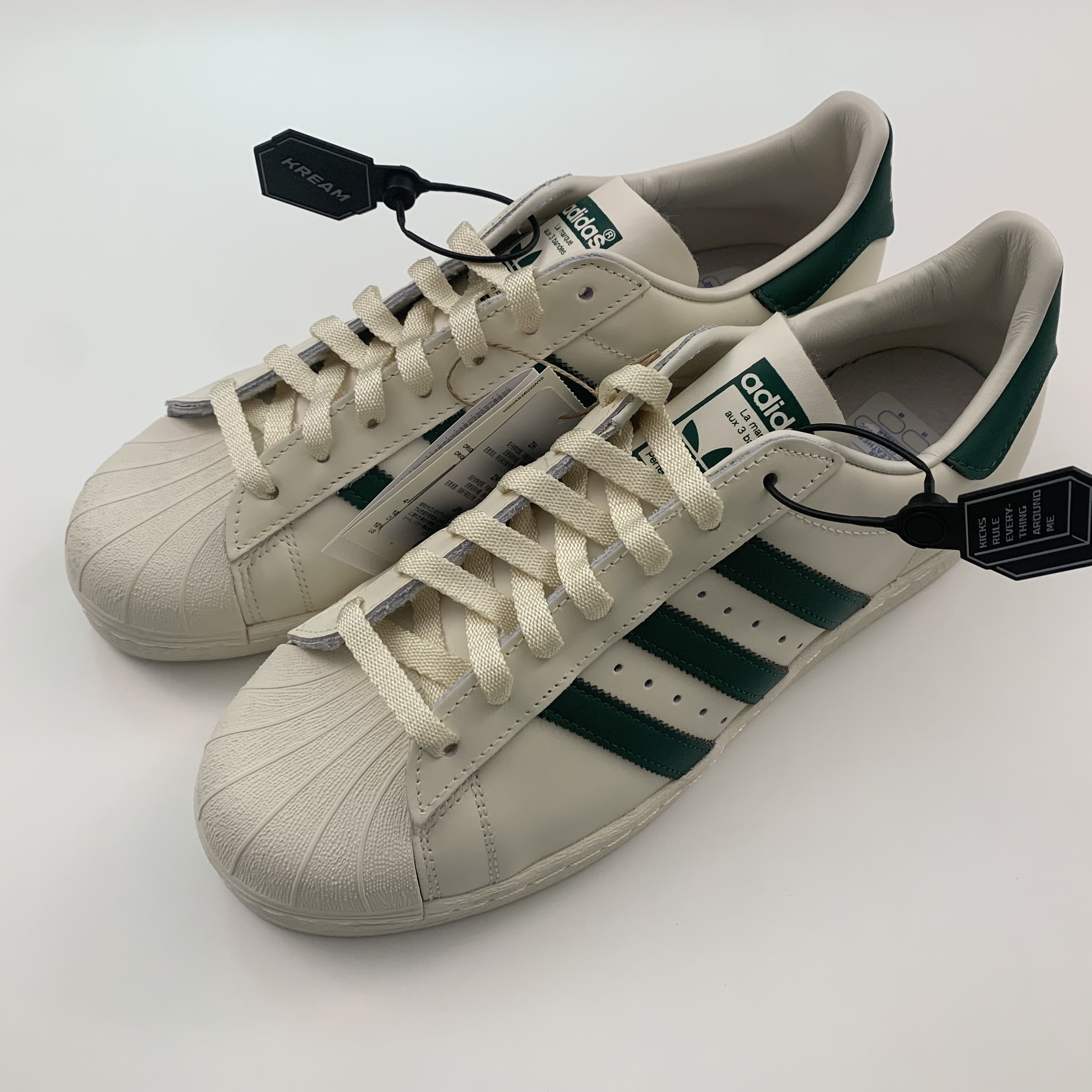 Adidas Superstar 82 Off White Dark Green 착용 스타일 - 1