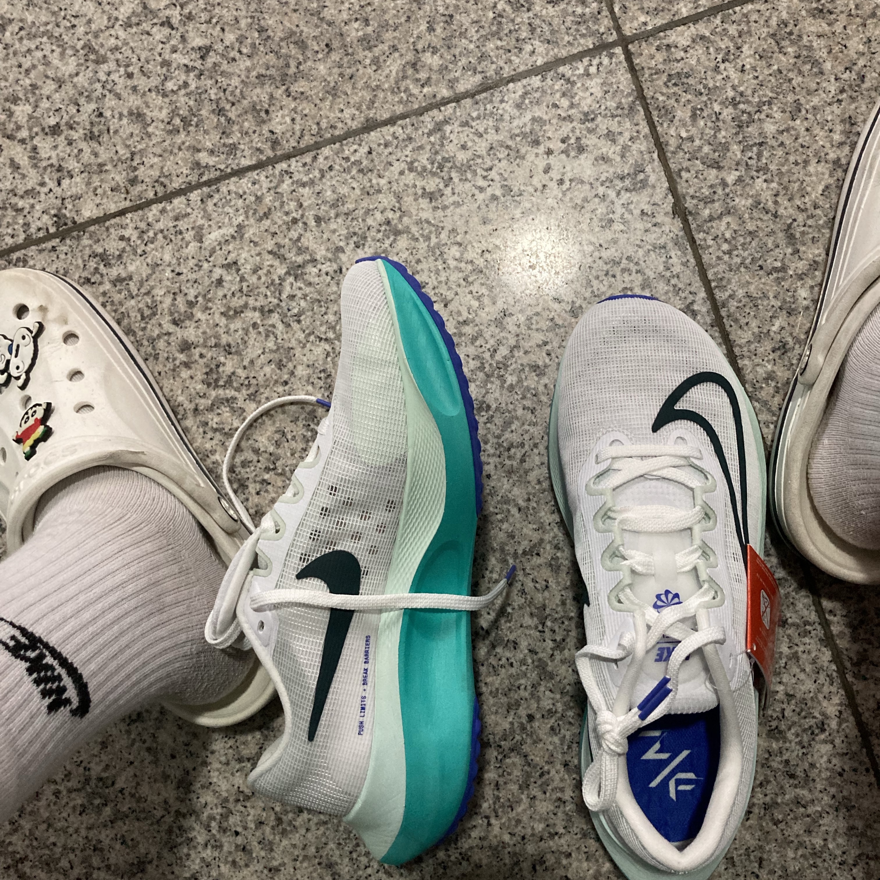 Nike Zoom Fly 5 Barely Green Deep Jungle 착용 스타일