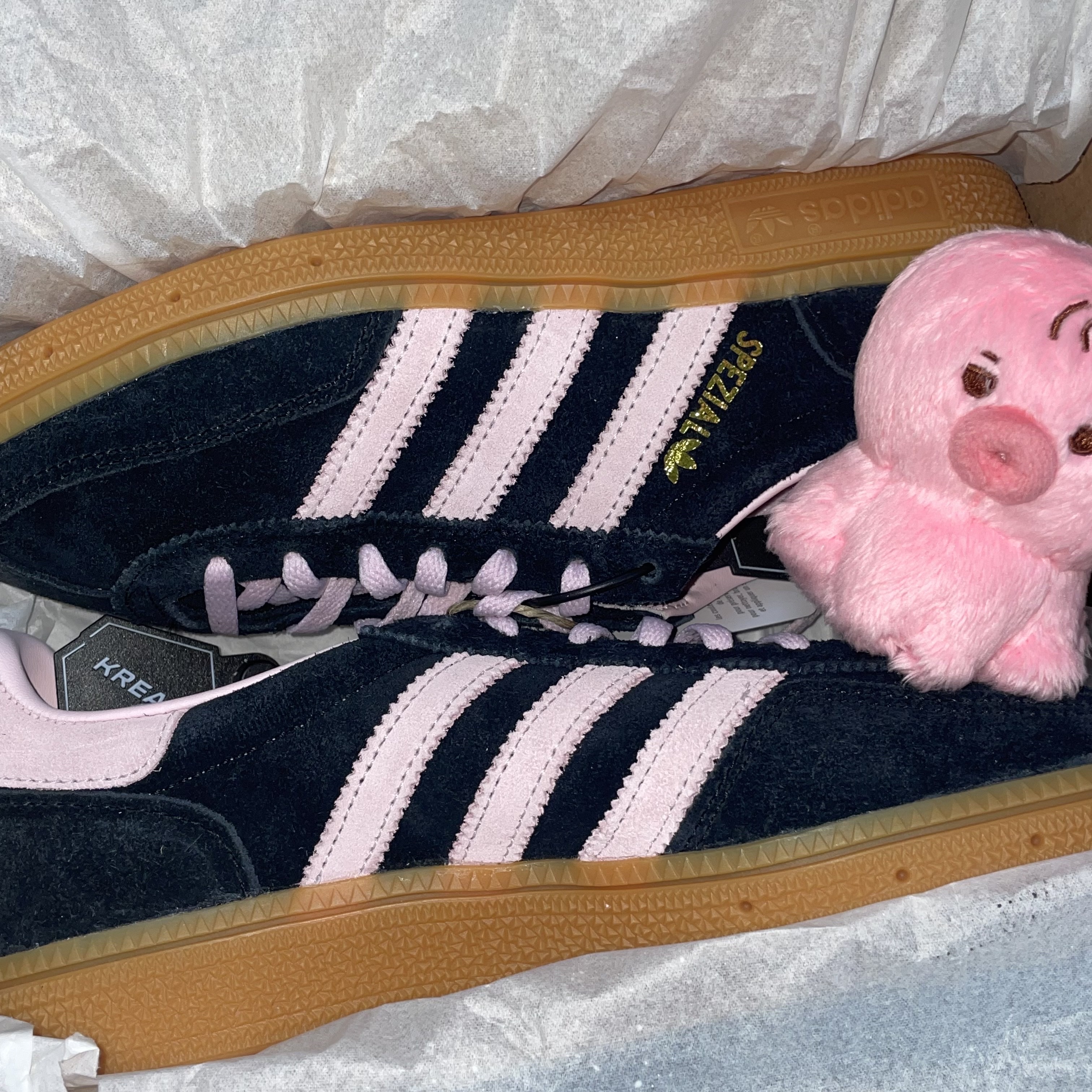 (W) Adidas Spezial Handball Core Black Clear Pink 착용 스타일