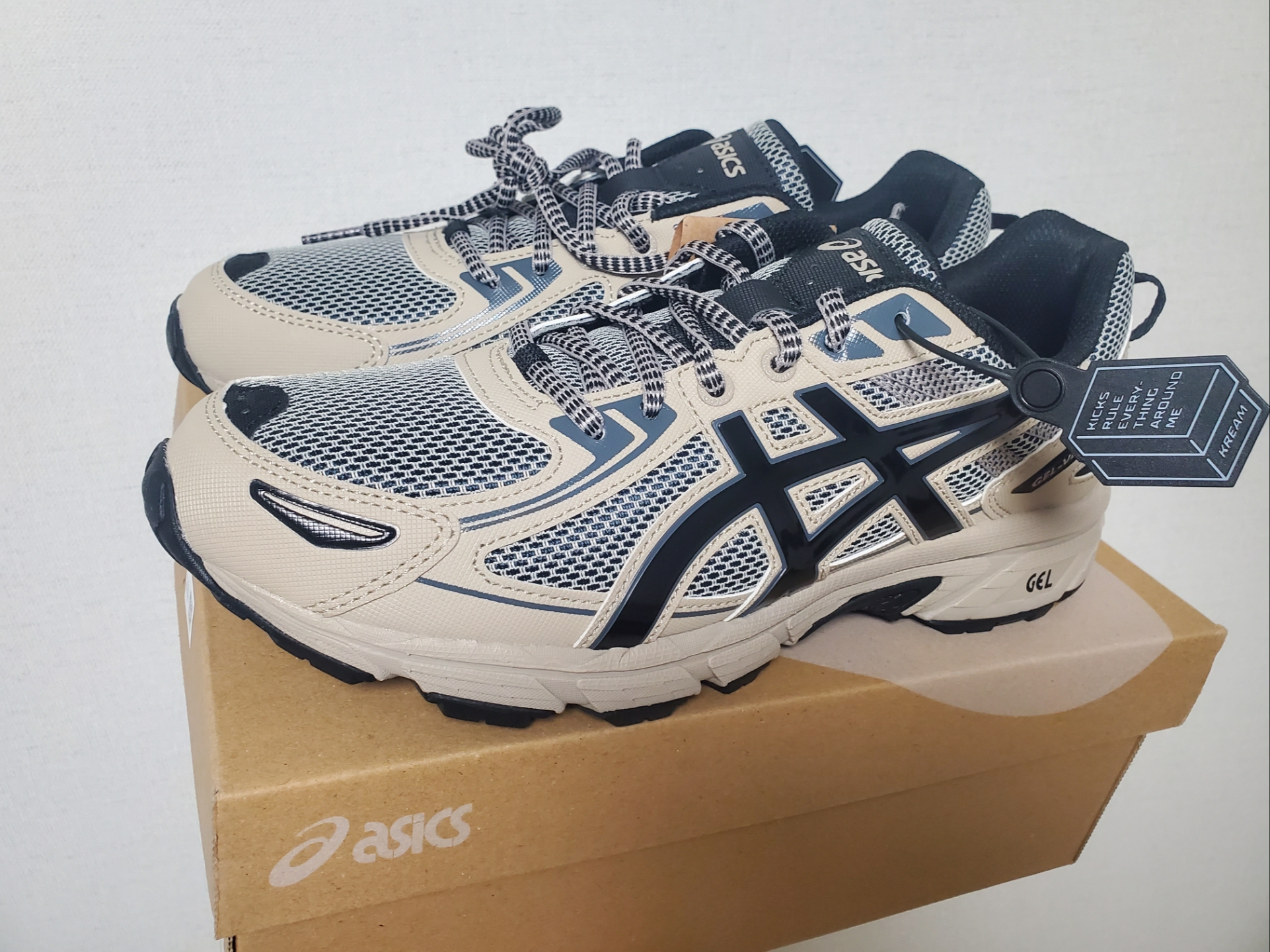 Asics Gel-Venture 6 Feather Grey Black 착용 스타일