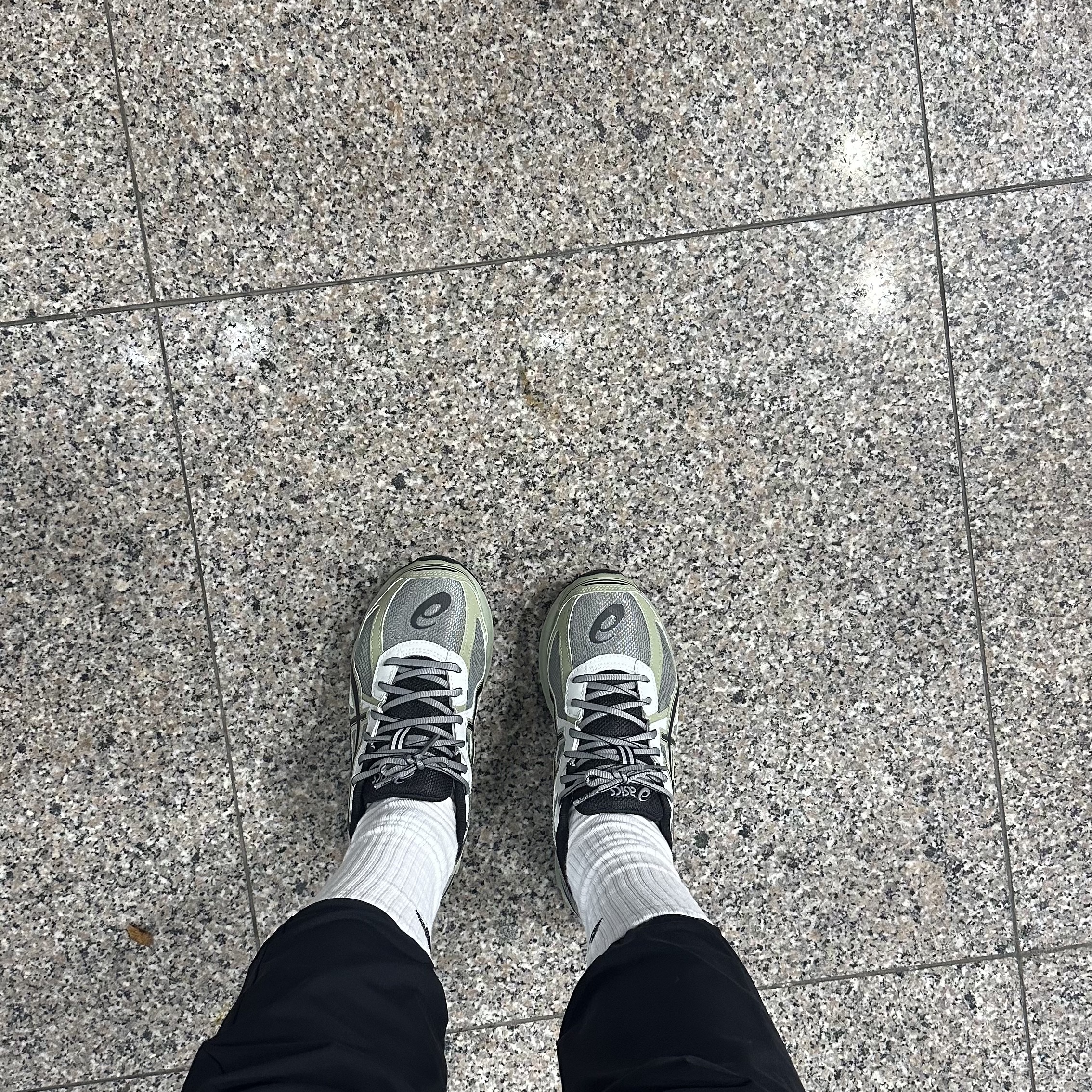 Asics Jog 100 S Sheet Rock - 2E Wide 착용 스타일