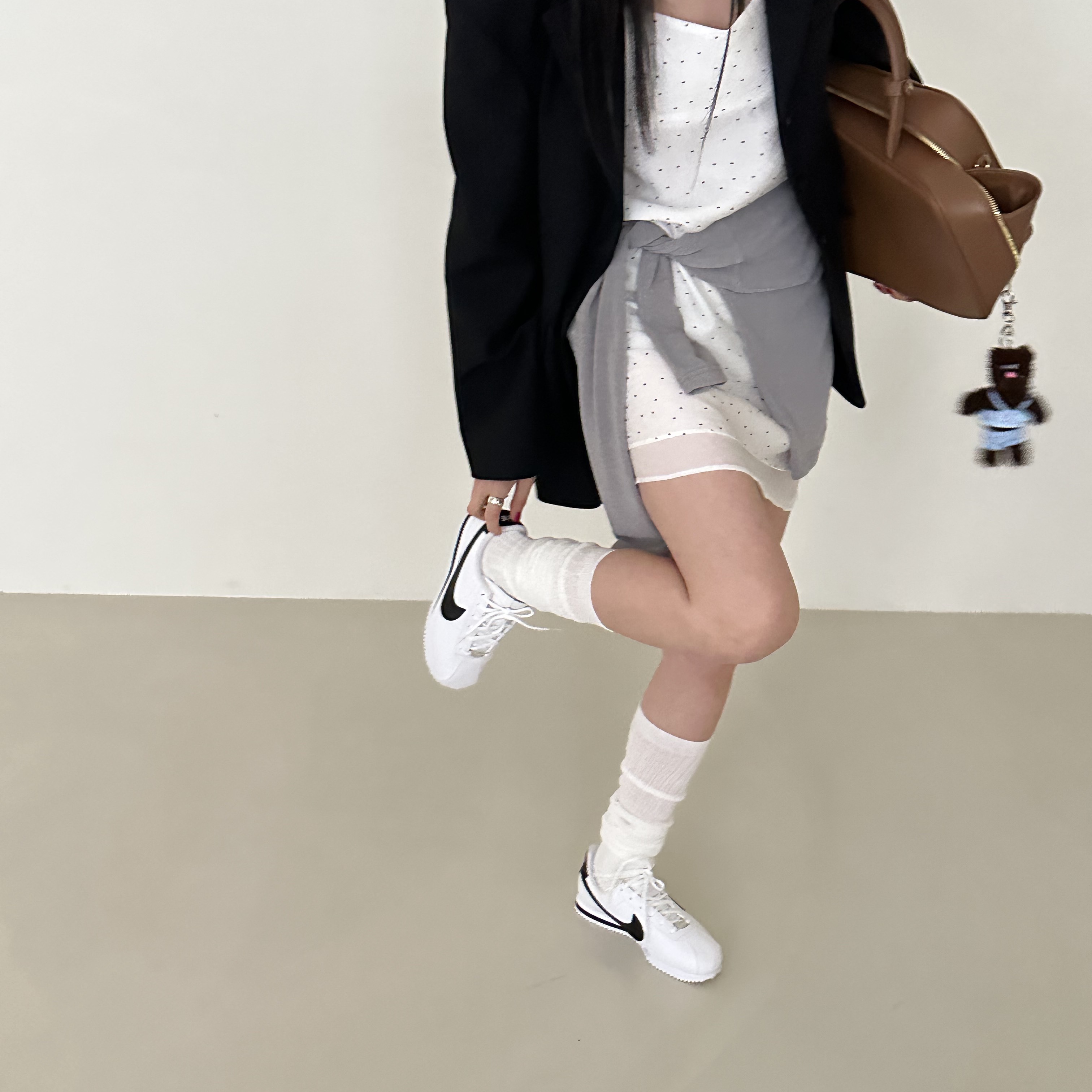 (GS) Nike Cortez Basic SL White Black 착용 스타일 - 1