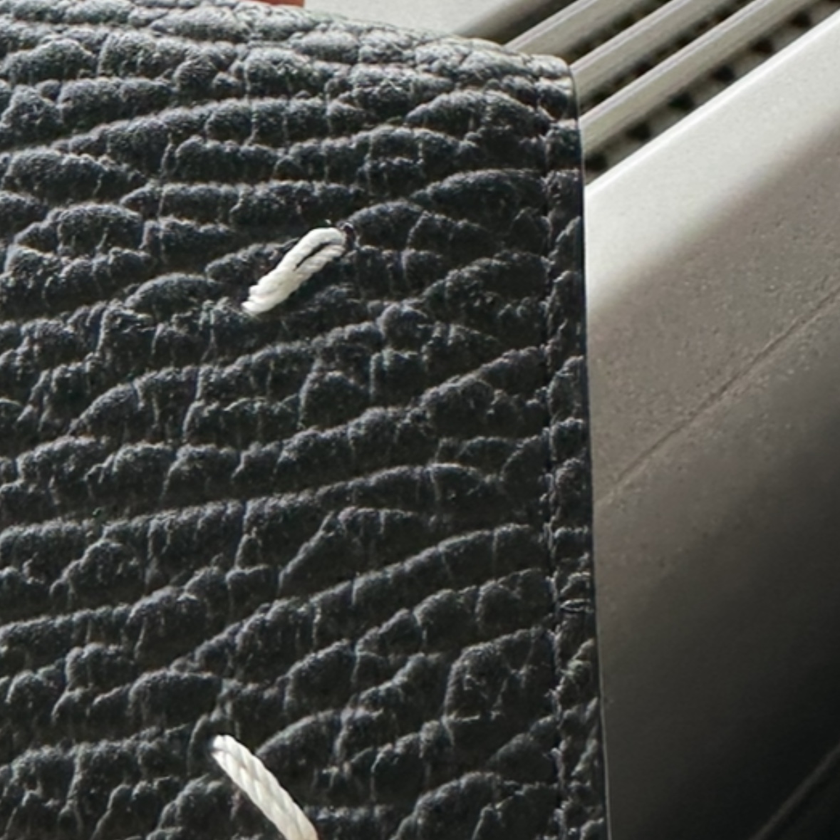 Maison Margiela Keyring Wallet Black 착용 스타일