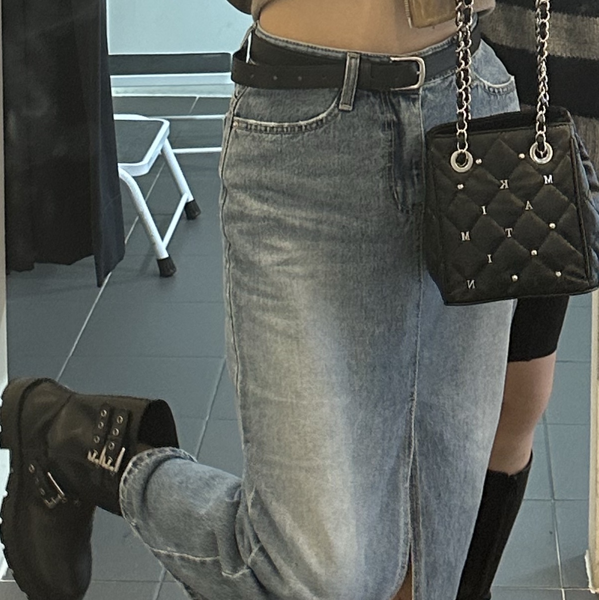 Matin Kim Stud Mini Quilting Bucket Bag Black 착용 스타일