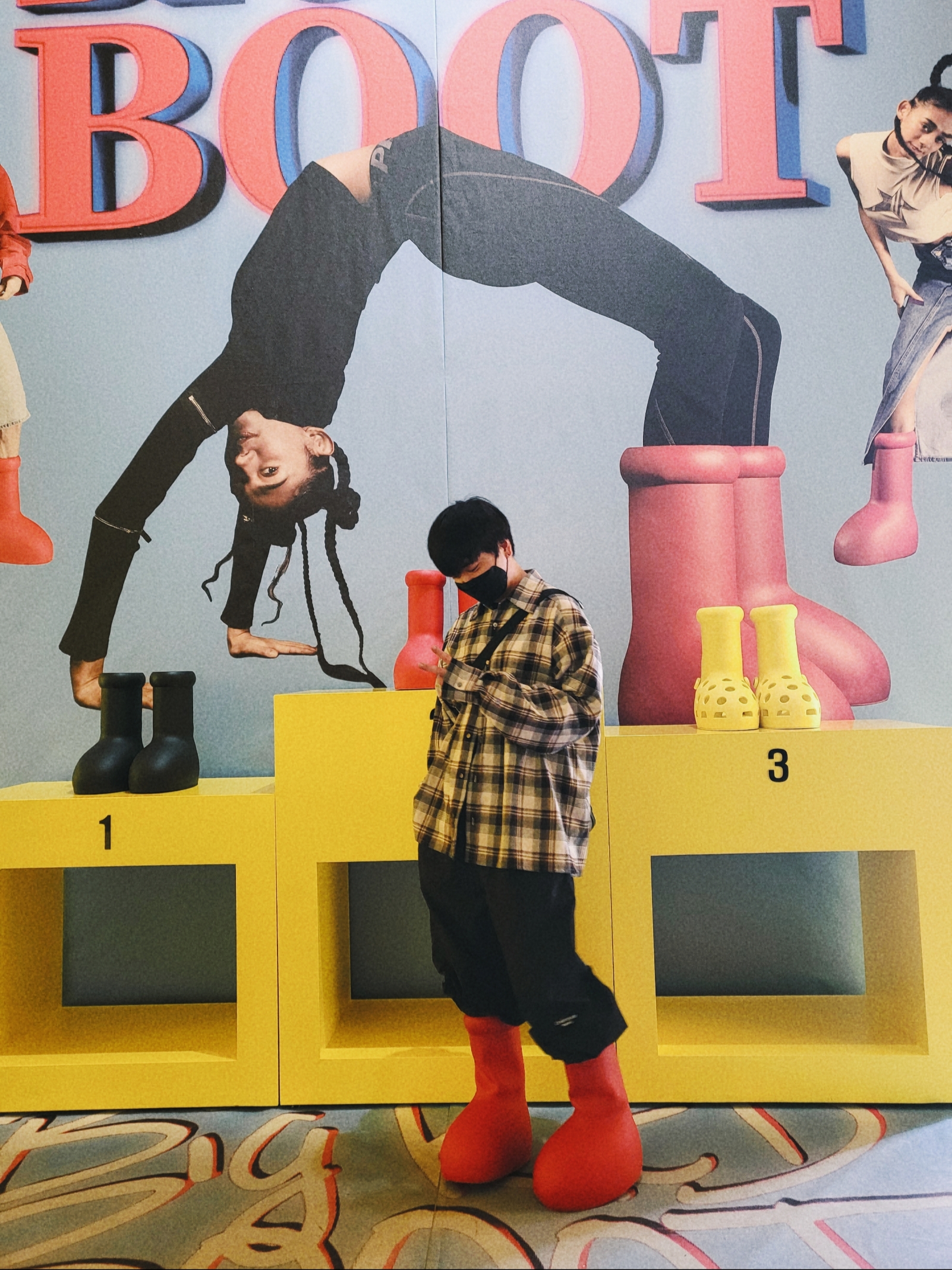 Undermycar Mu.07 Anti Fxxking Logo Play Nylon Balloon Pants Black, Louis Vuitton District PM Monogram Eclipse 착용 스타일 - 1