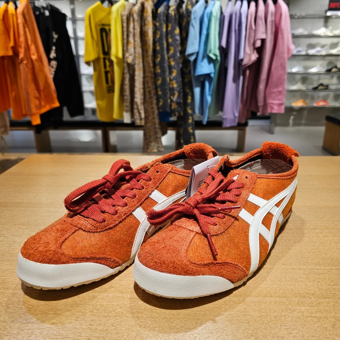 Onitsuka Tiger Mexico 66 Rust Red Cream 착용 스타일 - 2