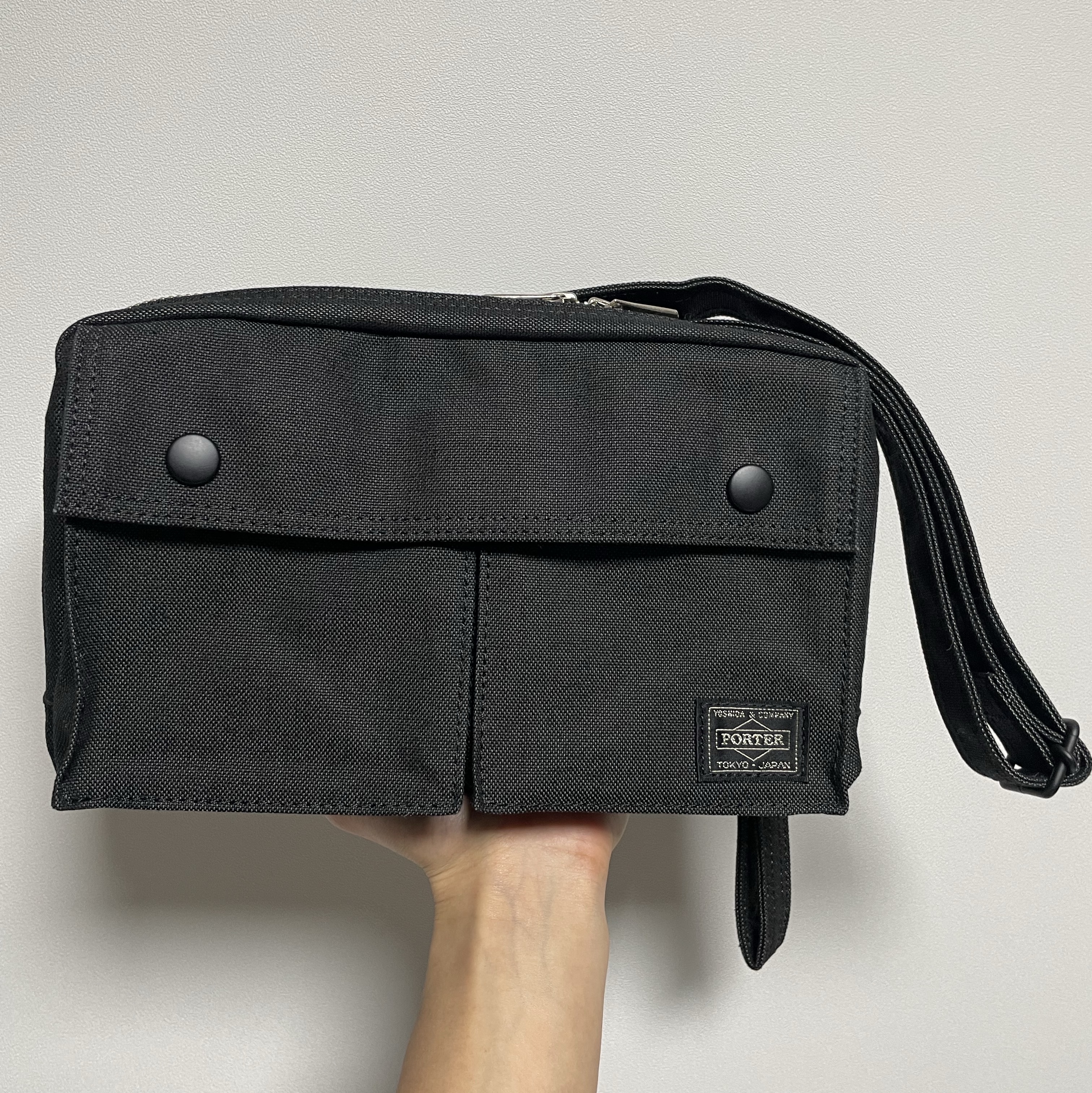 Porter Smoky 2Way Shoulder Bag Black 착용 스타일