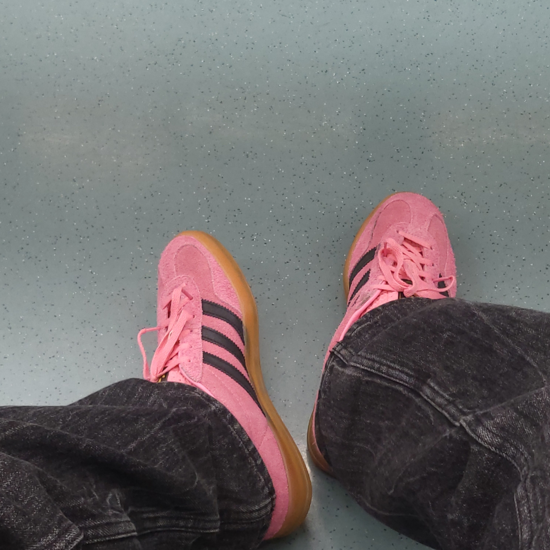 (W) Adidas Gazelle Indoor Bliss Pink 착용 스타일 - 1