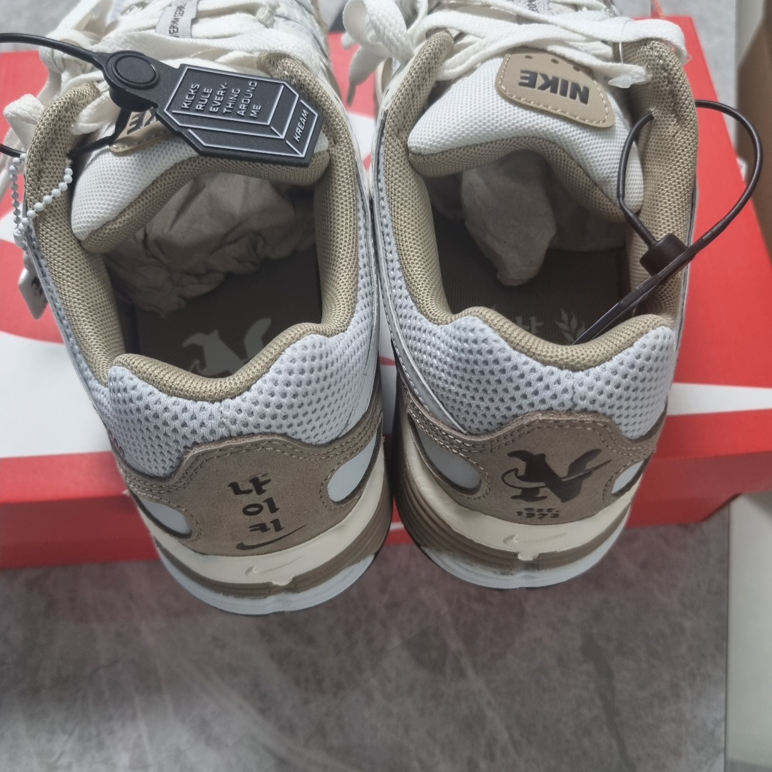 Nike P-6000 PRM Hangul Day Photon Dust Khaki 착용 스타일 - 3