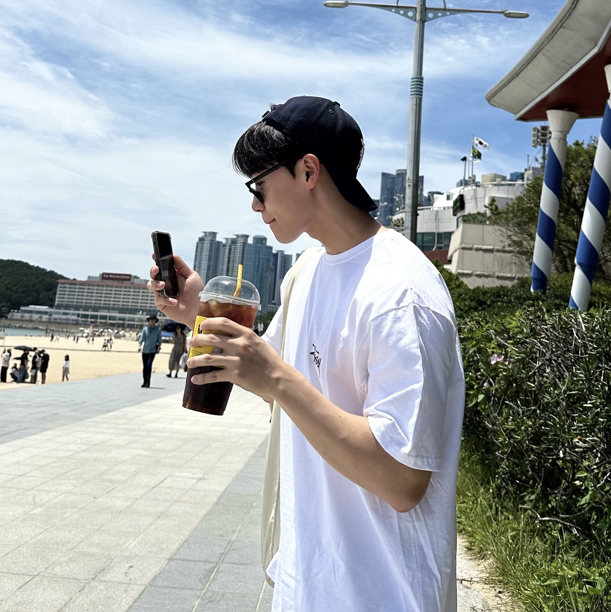 Stussy Melted T-Shirt White 착용 스타일 - 2