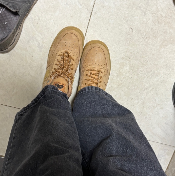 Nike Air Force 1 '07 WB Flax 착용 스타일