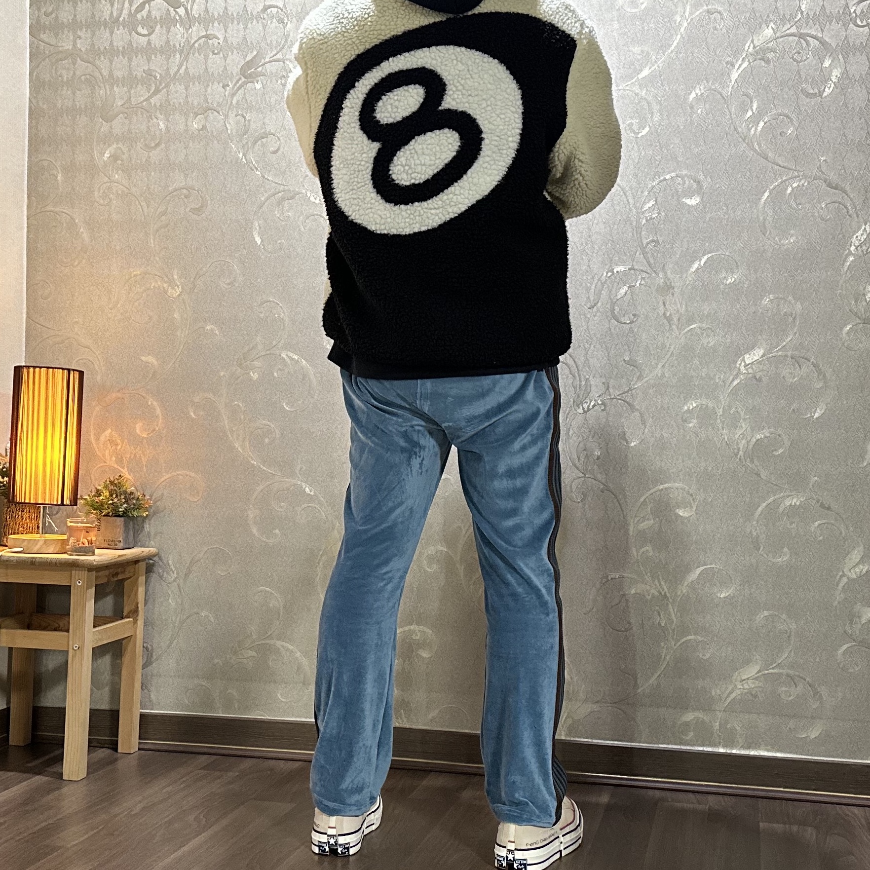 Converse x Feng Chen Wang Chuck 70 Ox 2-in-1 Brown Rice, Needles Narrow Track Pants Velour Blue 착용 스타일 - 3