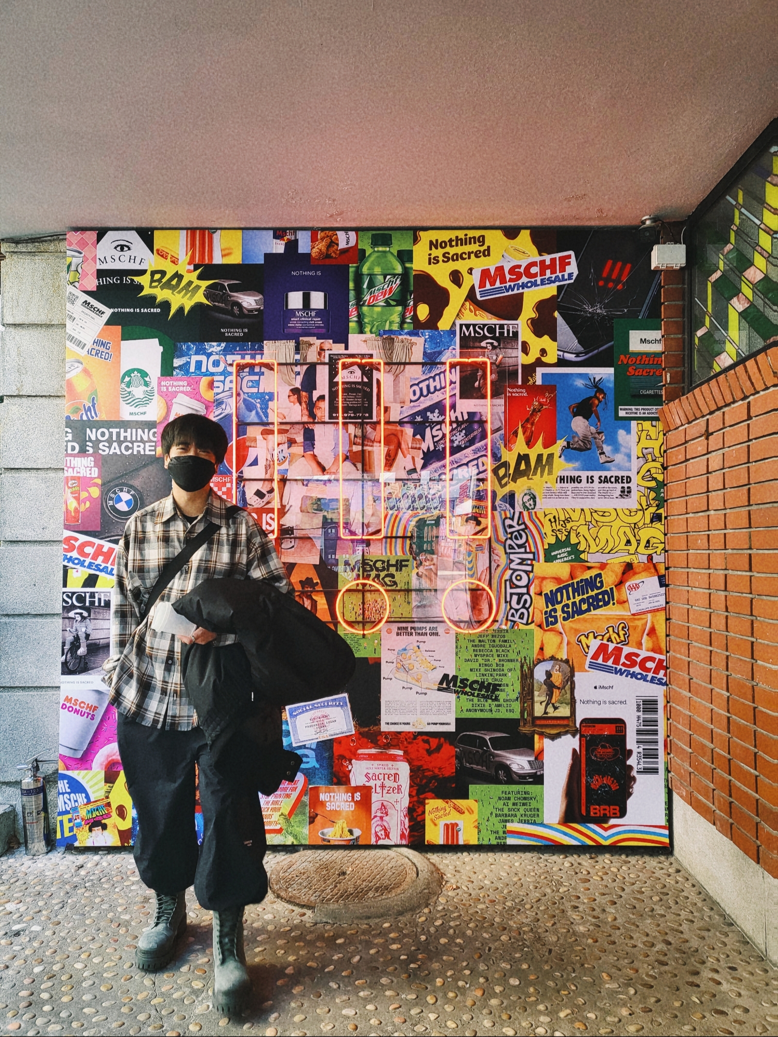 Undermycar Mu.07 Anti Fxxking Logo Play Nylon Balloon Pants Black, Louis Vuitton District PM Monogram Eclipse 착용 스타일 - 3